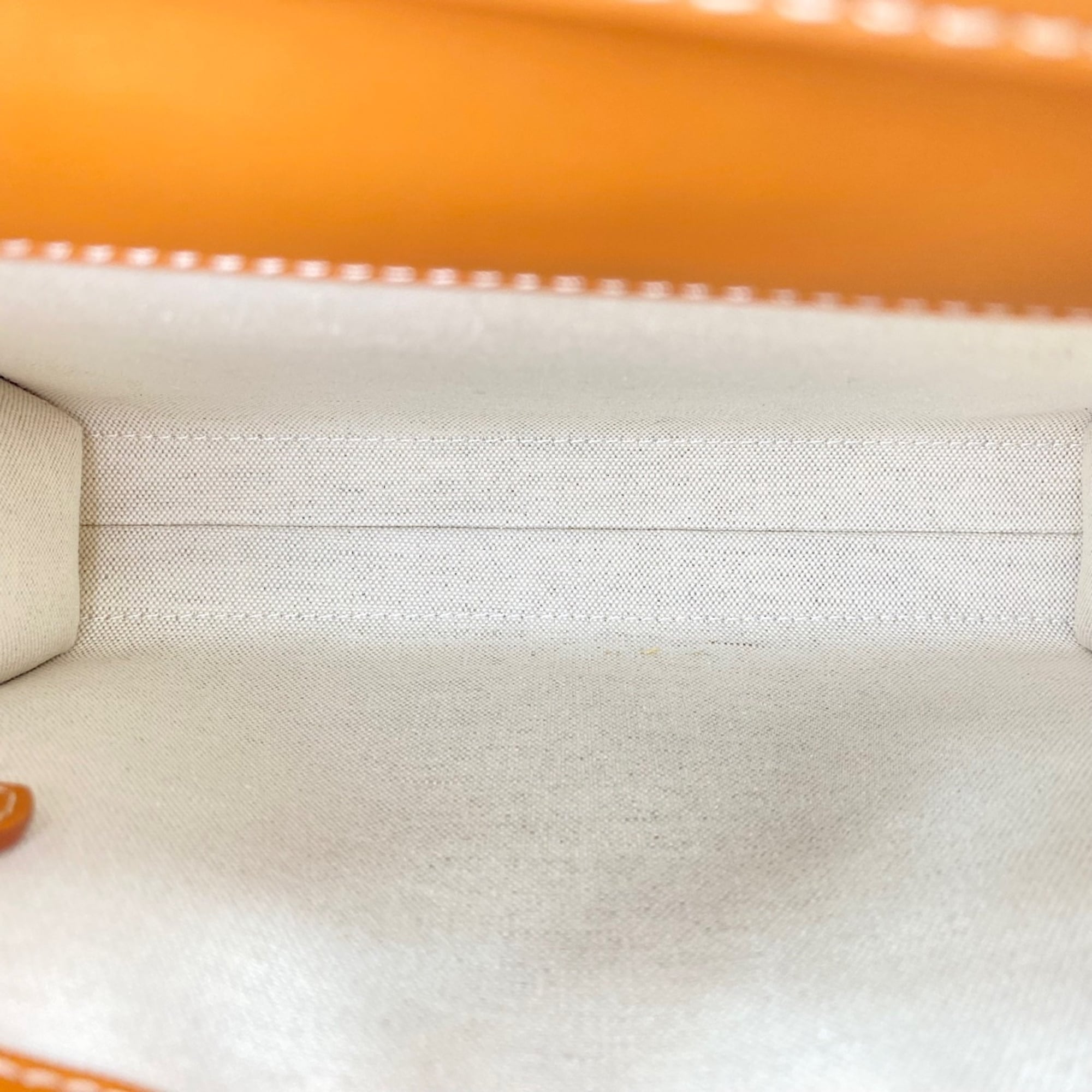 Burberry White Handbag (Pre-Owned)