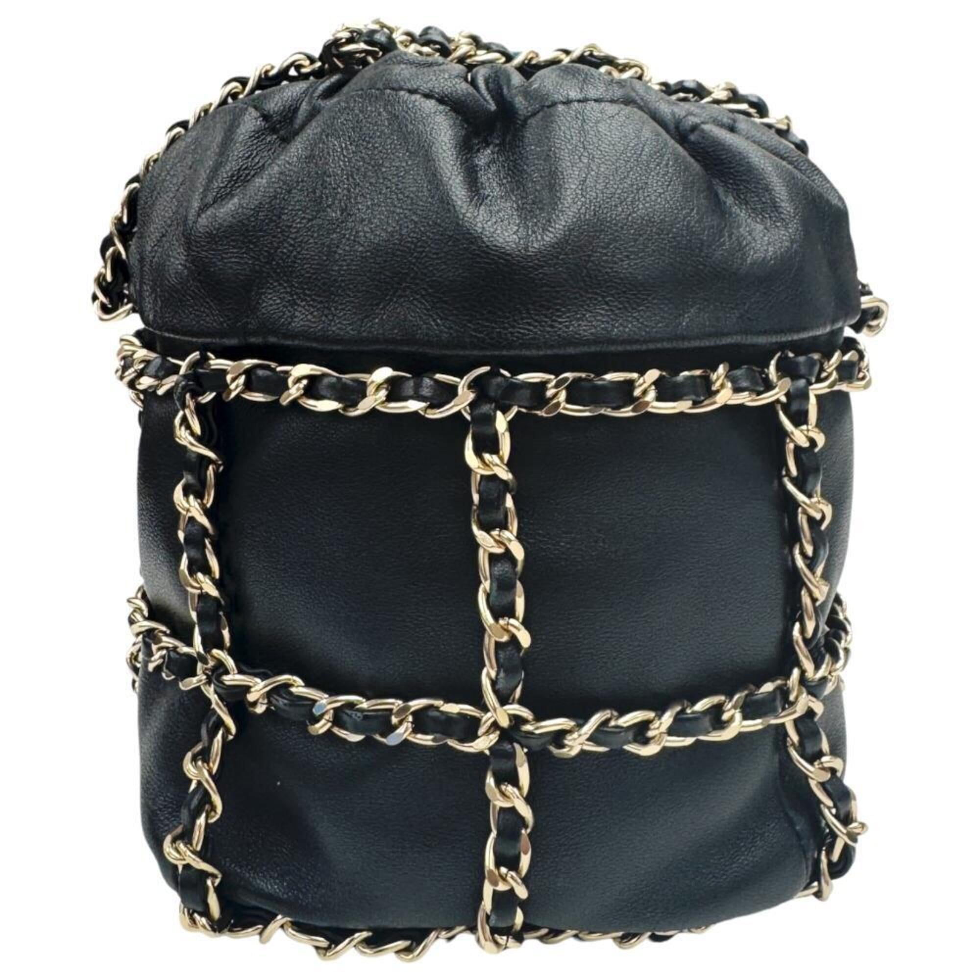 Chanel Black Leather Shoulder Bag (Pre-Owned)