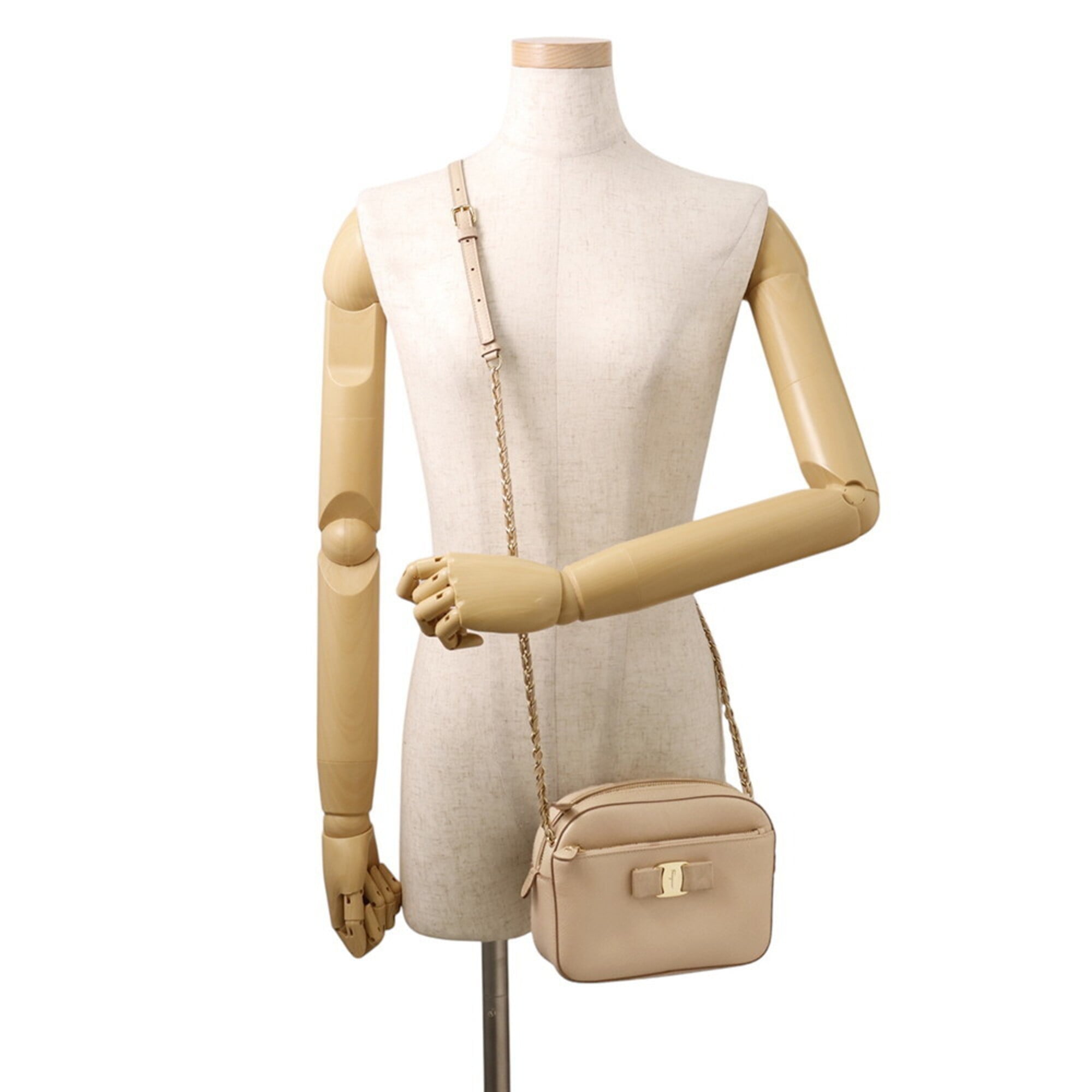 Salvatore Ferragamo Beige Leather Handbag Shoulder Bag (Pre-Owned)
