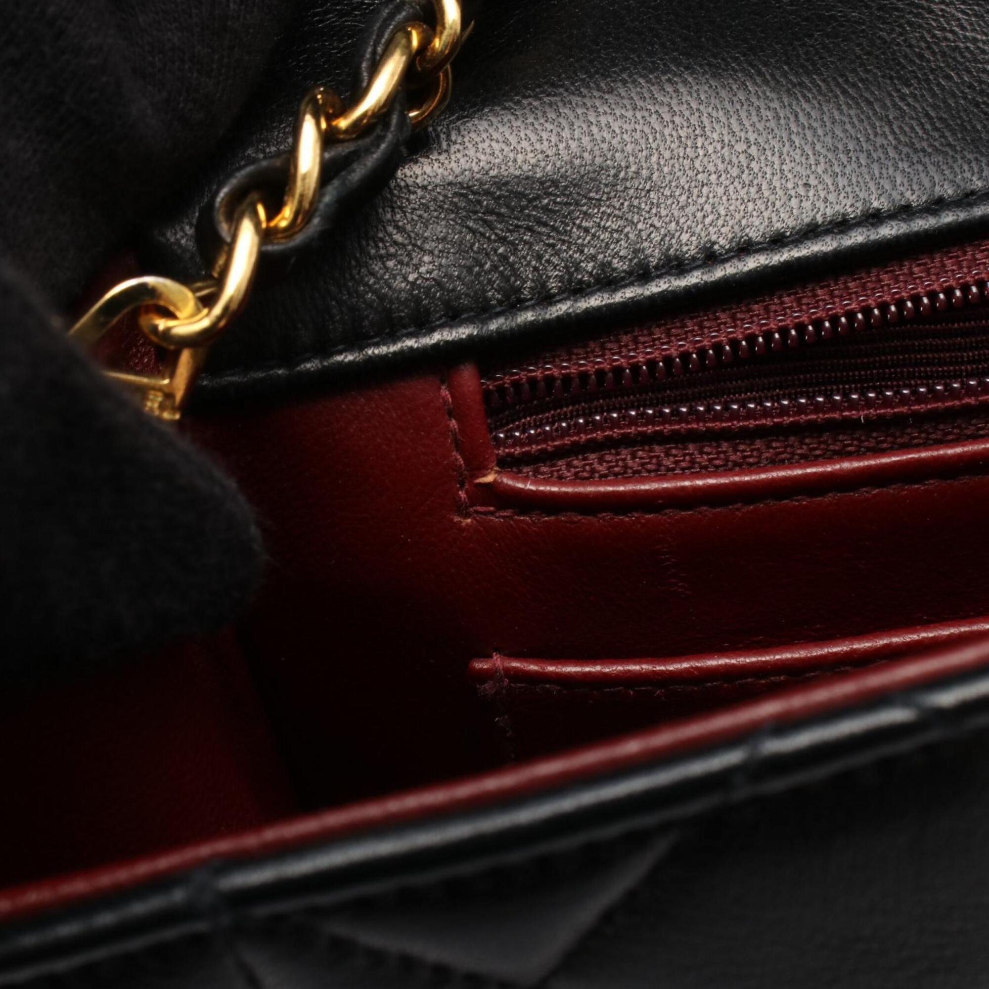 Chanel Black Leather Handbag Shoulder Bag (Pre-Owned)