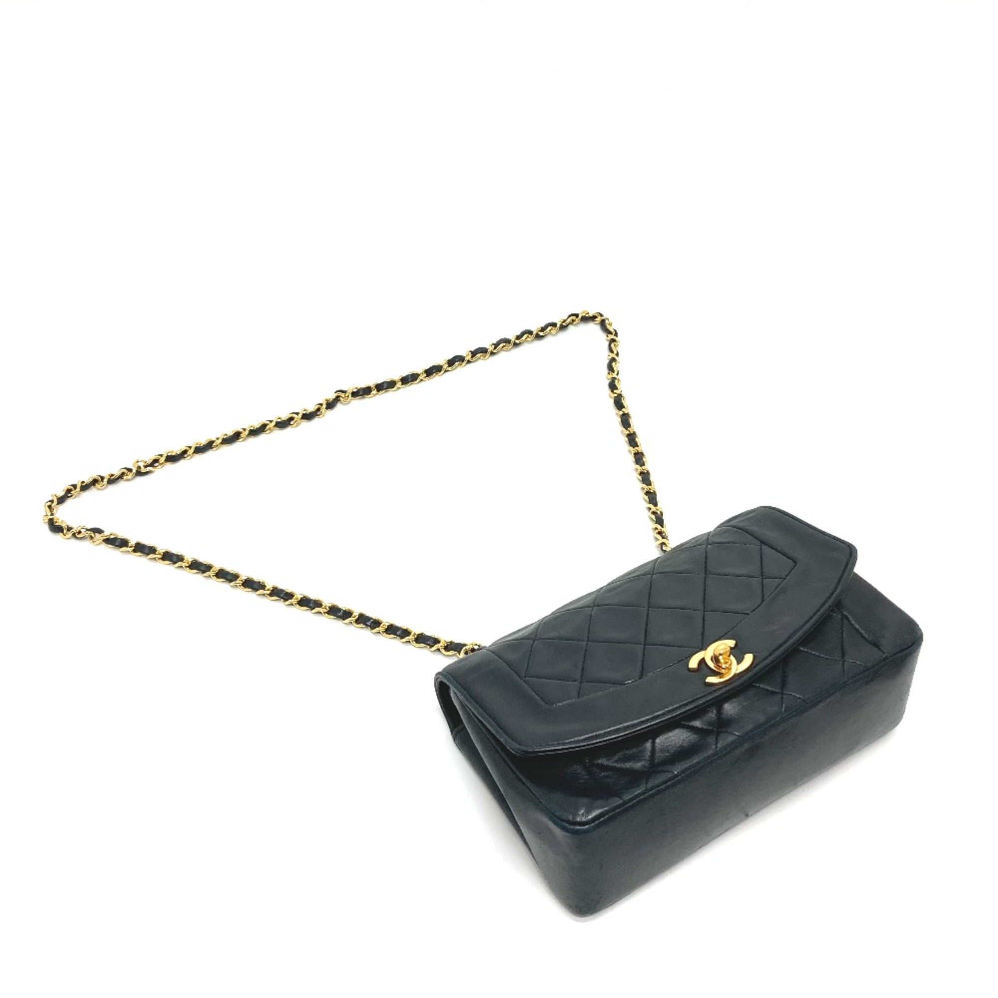 Chanel Black Leather Shoulder Bag (Pre-Owned)