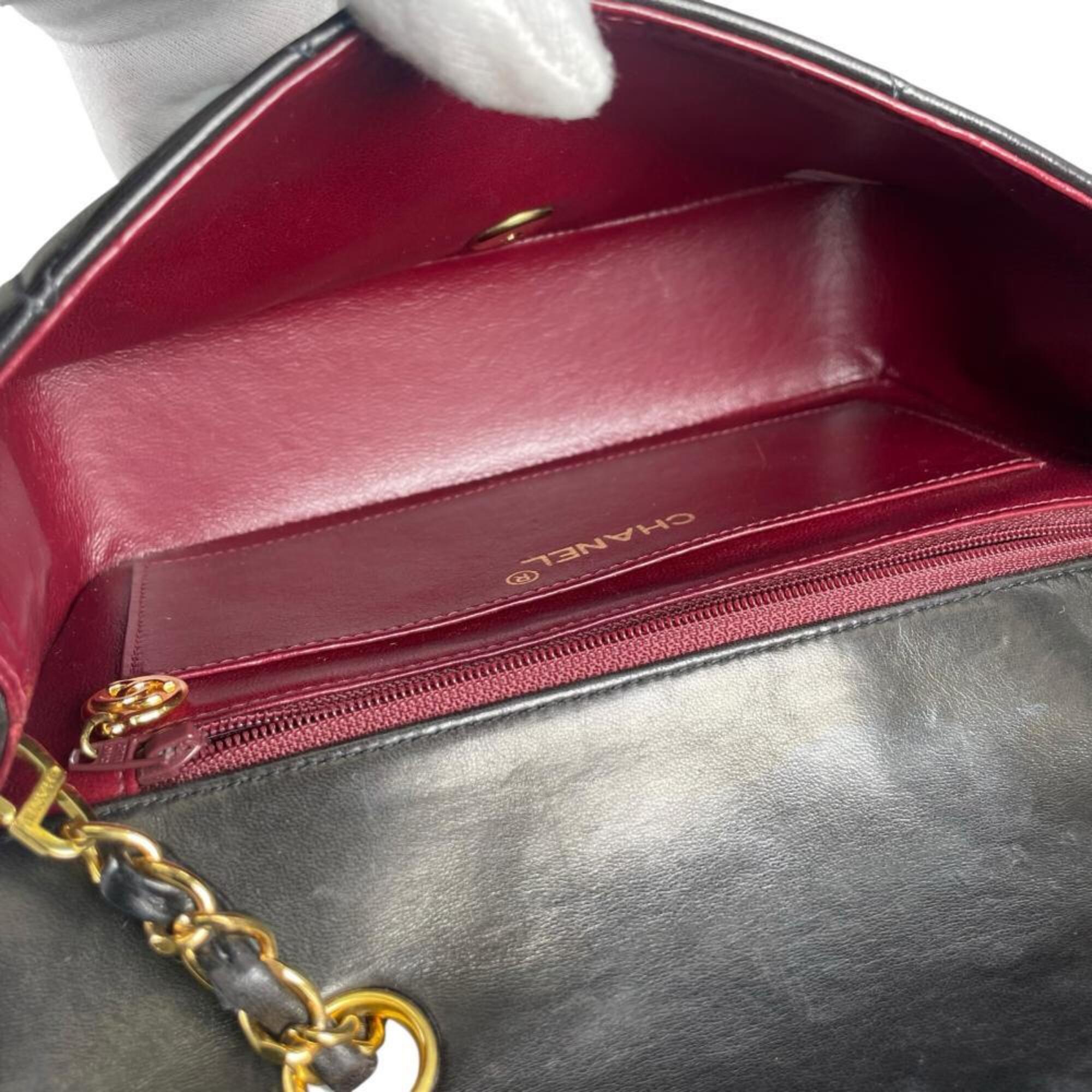 Chanel Black Leather Shoulder Bag (Pre-Owned)