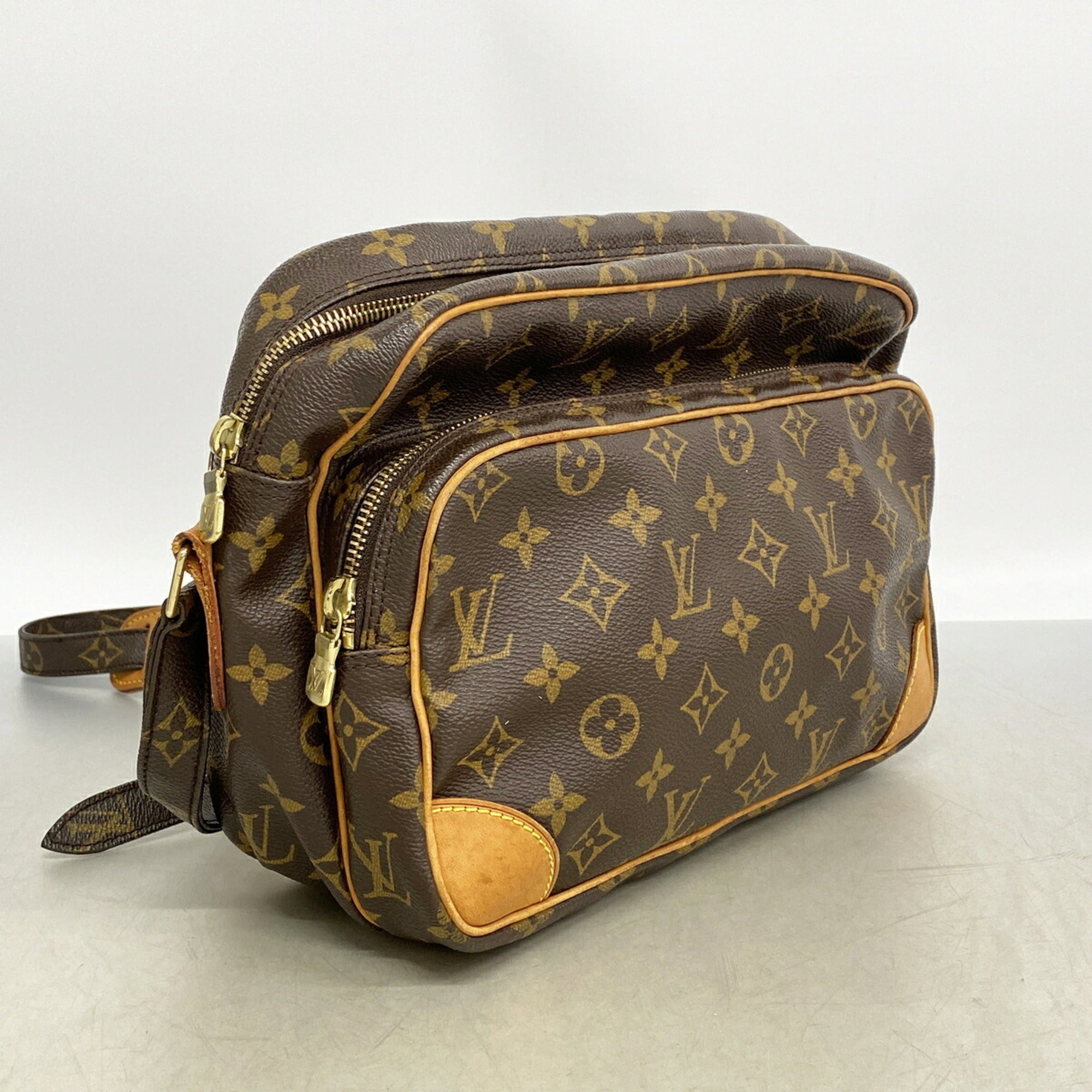 Louis Vuitton Brown Shoulder Bag (Pre-Owned)