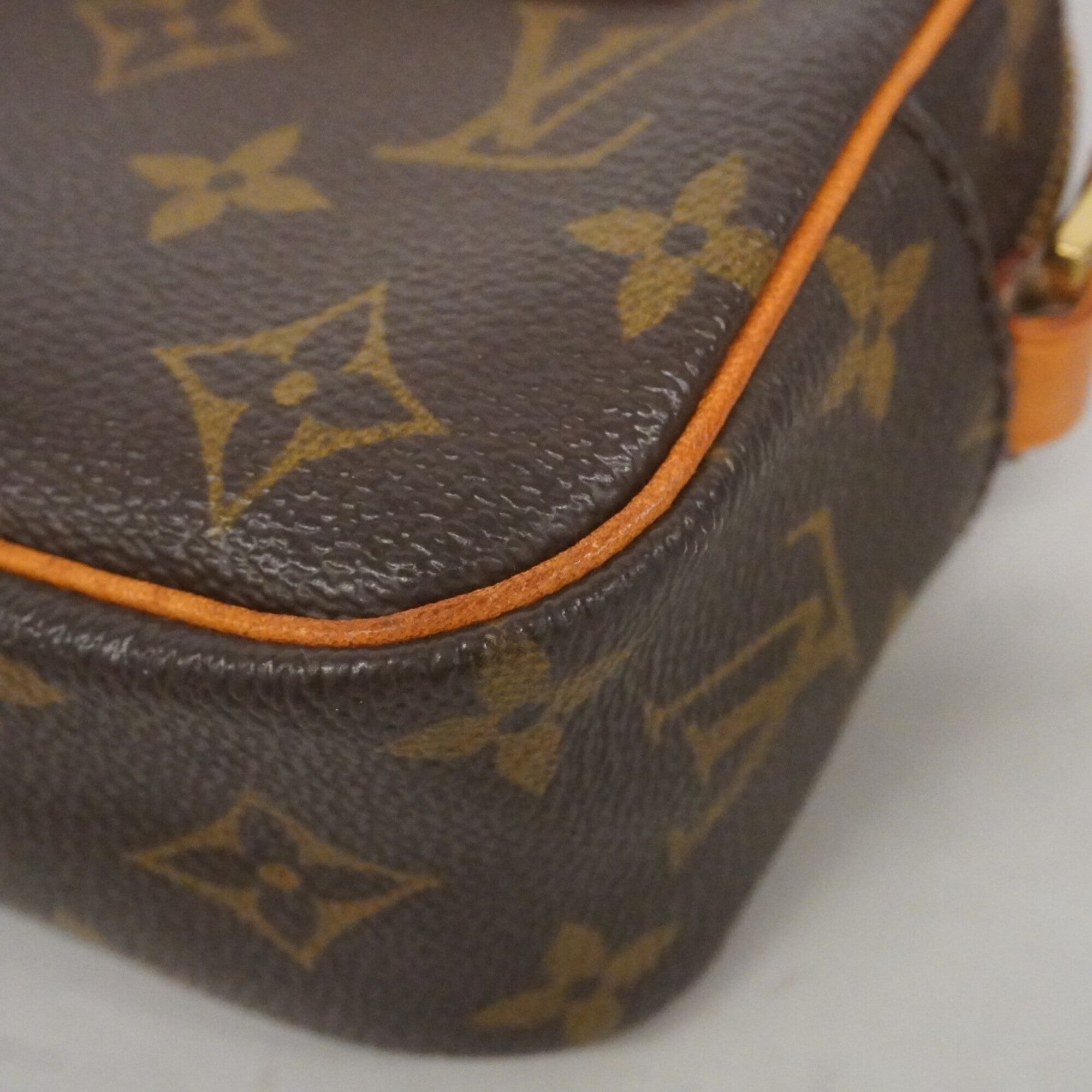 Louis Vuitton Brown Shoulder Bag (Pre-Owned)