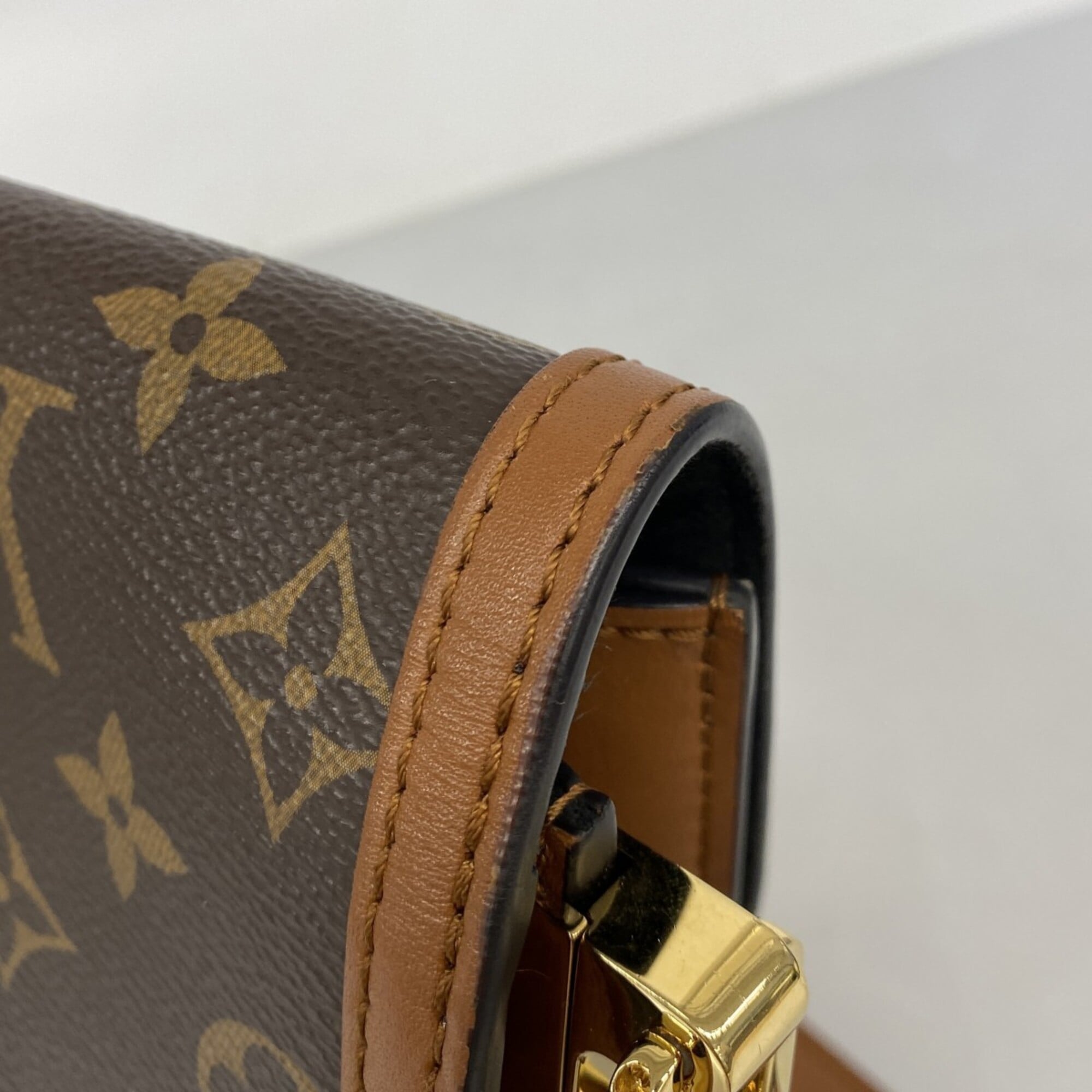 Louis Vuitton Brown Shoulder Bag (Pre-Owned)