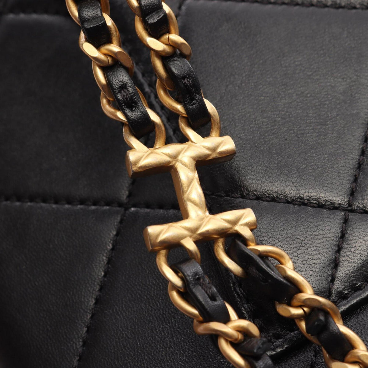 Chanel Black Leather Handbag Shoulder Bag (Pre-Owned)