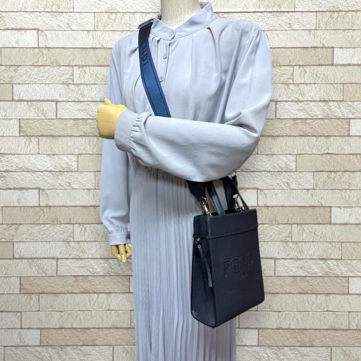 Fendi Navy Leather Shoulder Bag (Pre-Owned)