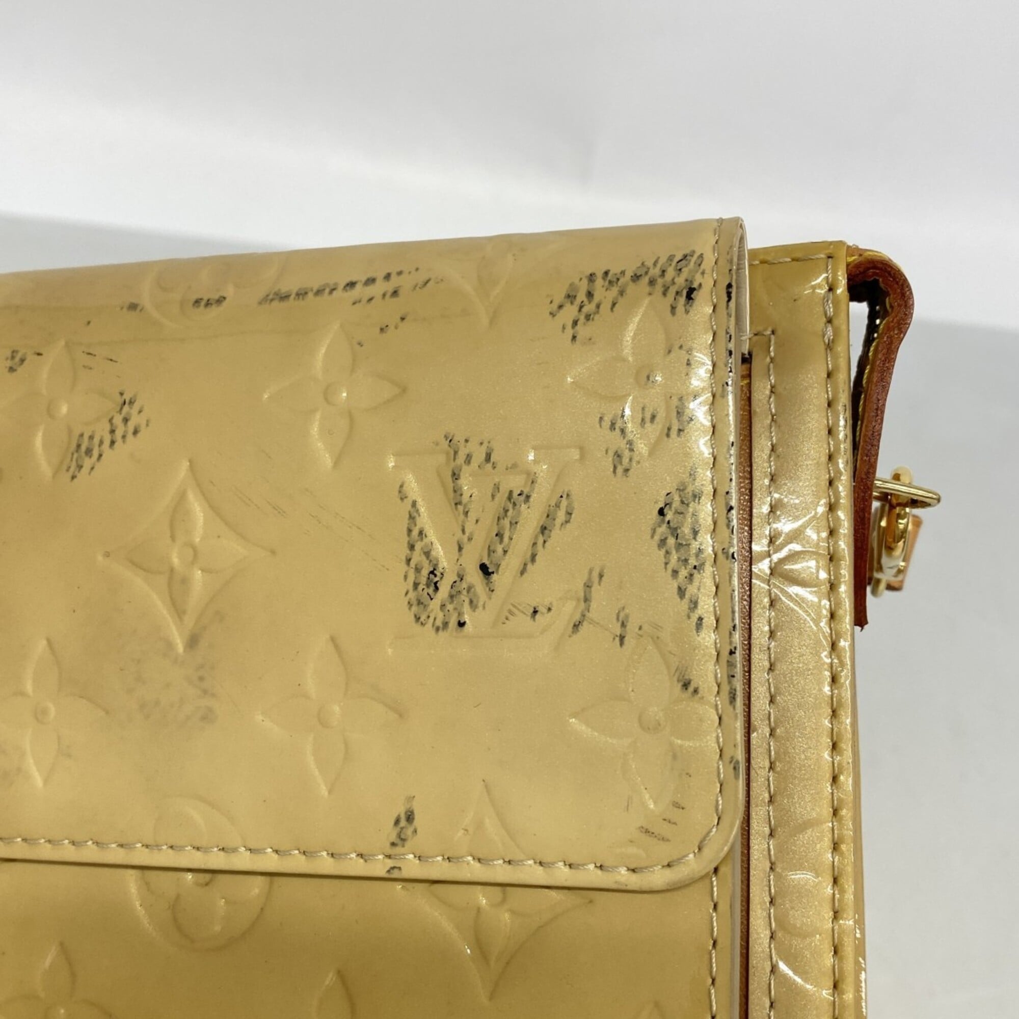 Louis Vuitton Beige Shoulder Bag (Pre-Owned)