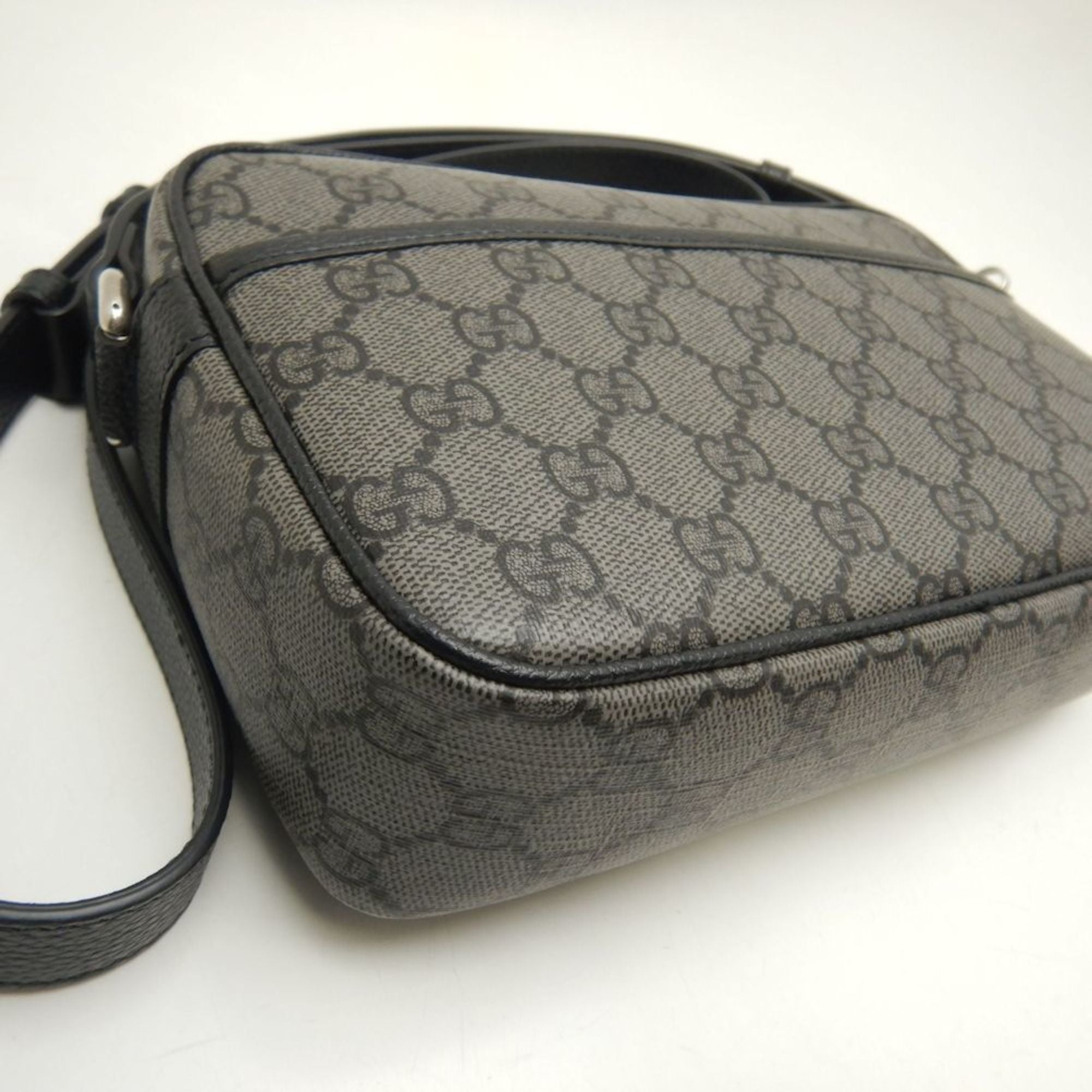 Gucci Black Gg Supreme Canvas Shoulder Bag (Pre-Owned)