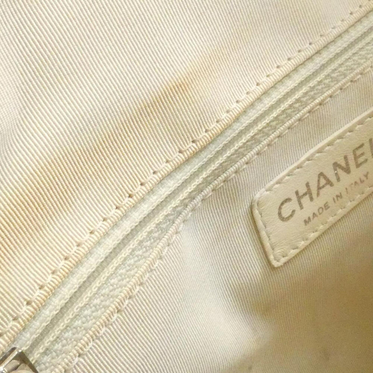 Chanel White Leather Boston Bag (Pre-Owned)