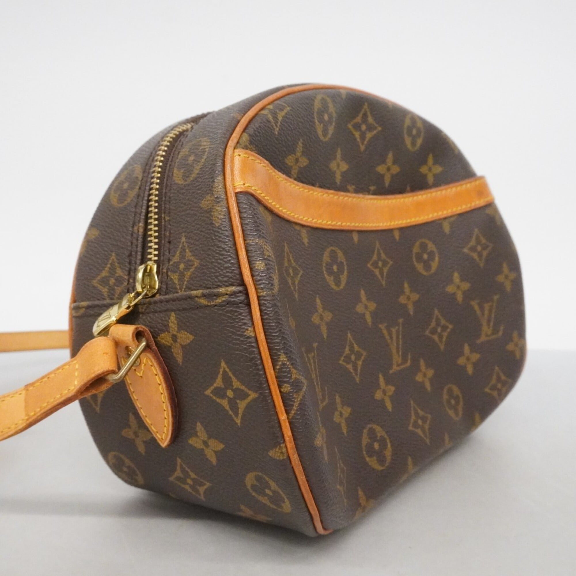 Louis Vuitton Brown Shoulder Bag (Pre-Owned)