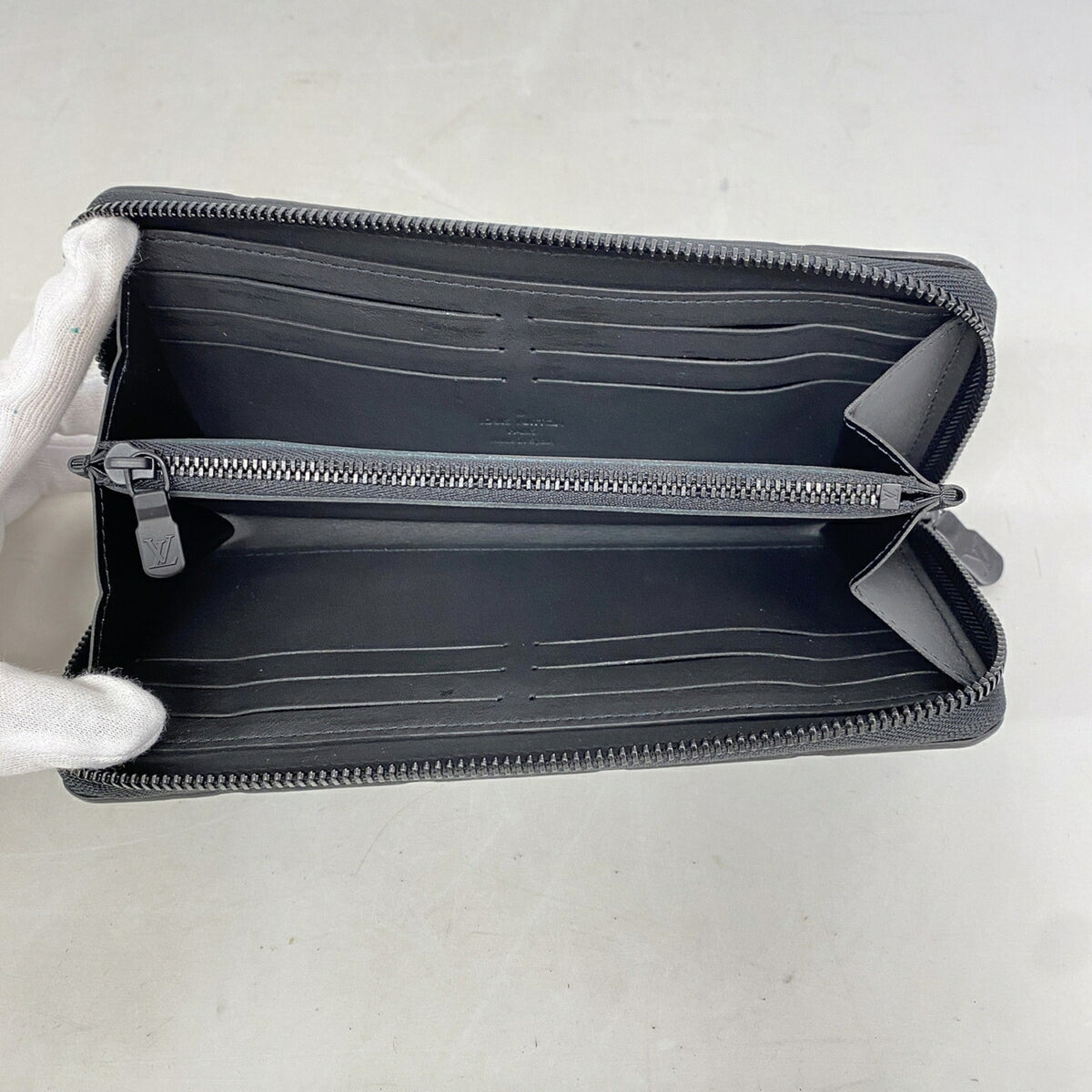 Louis Vuitton Black Long Wallet (Bi-Fold) (Pre-Owned)