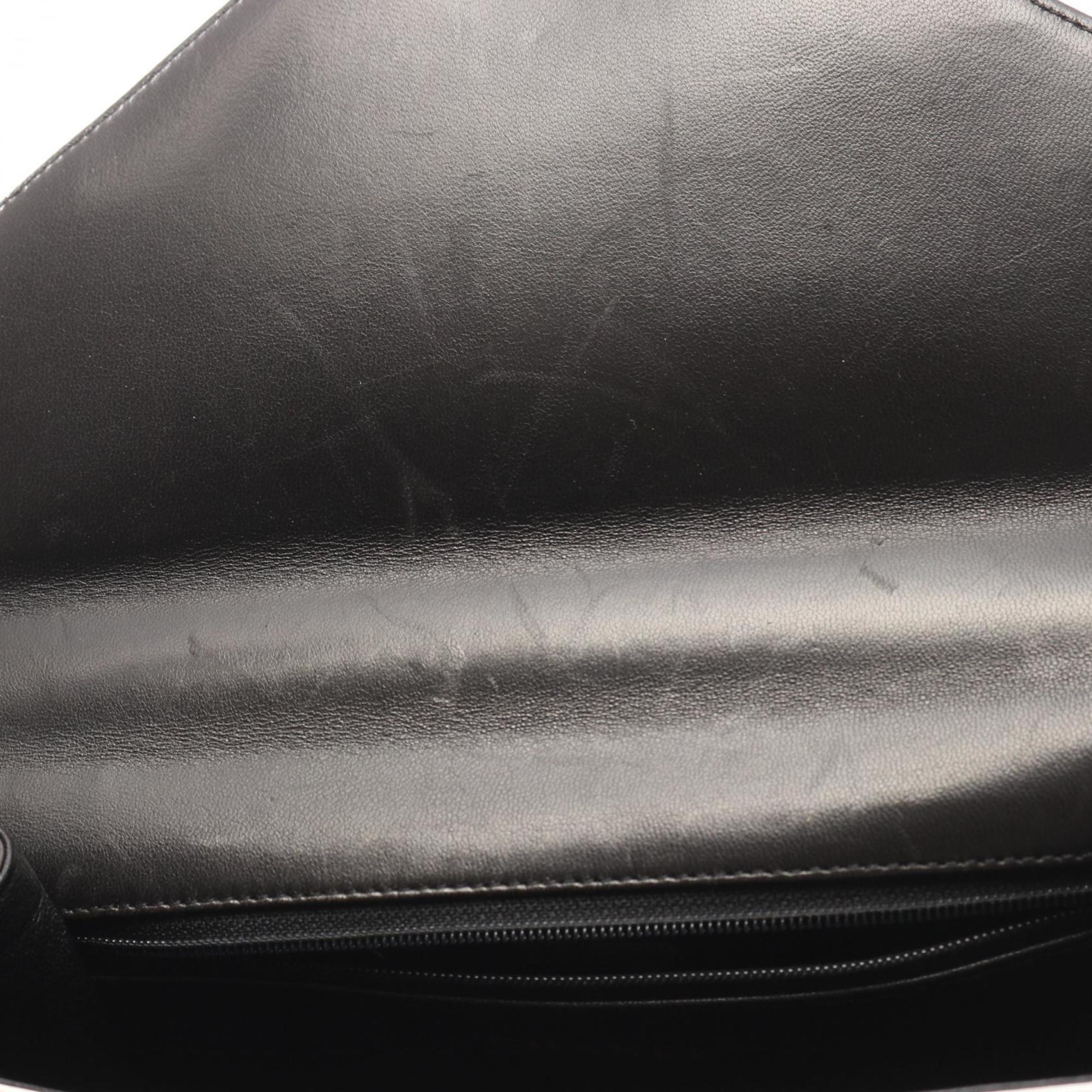 Chanel Black White Leather Shoulder Bag (Pre-Owned)