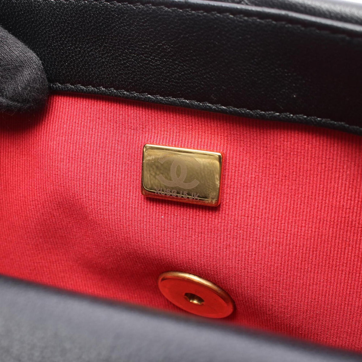 Chanel Black Leather Handbag Shoulder Bag (Pre-Owned)