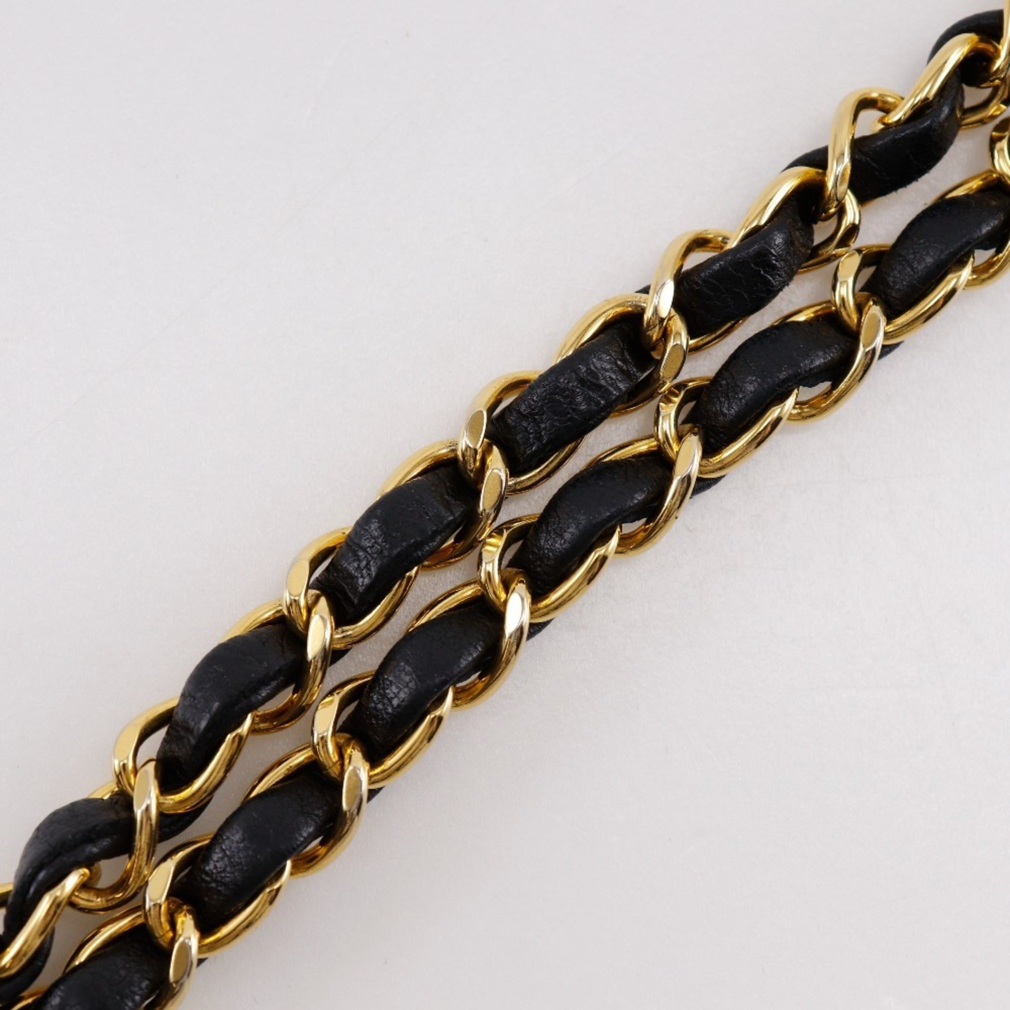 Chanel Matelasse Black Leather Shoulder Bag (Pre-Owned)