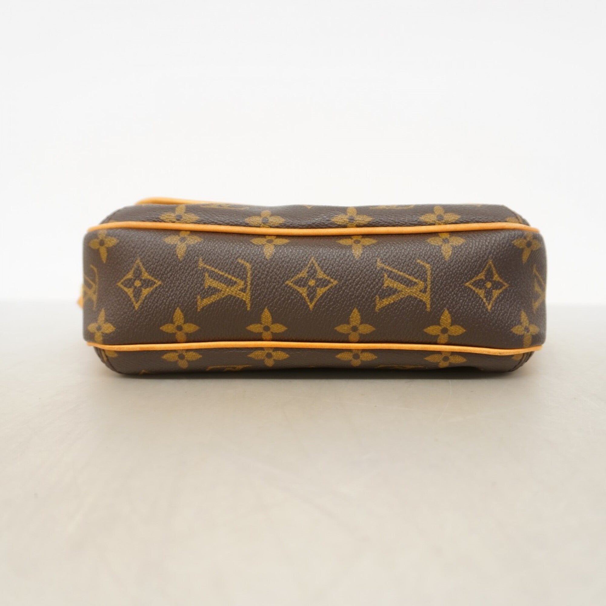 Louis Vuitton Brown Shoulder Bag (Pre-Owned)