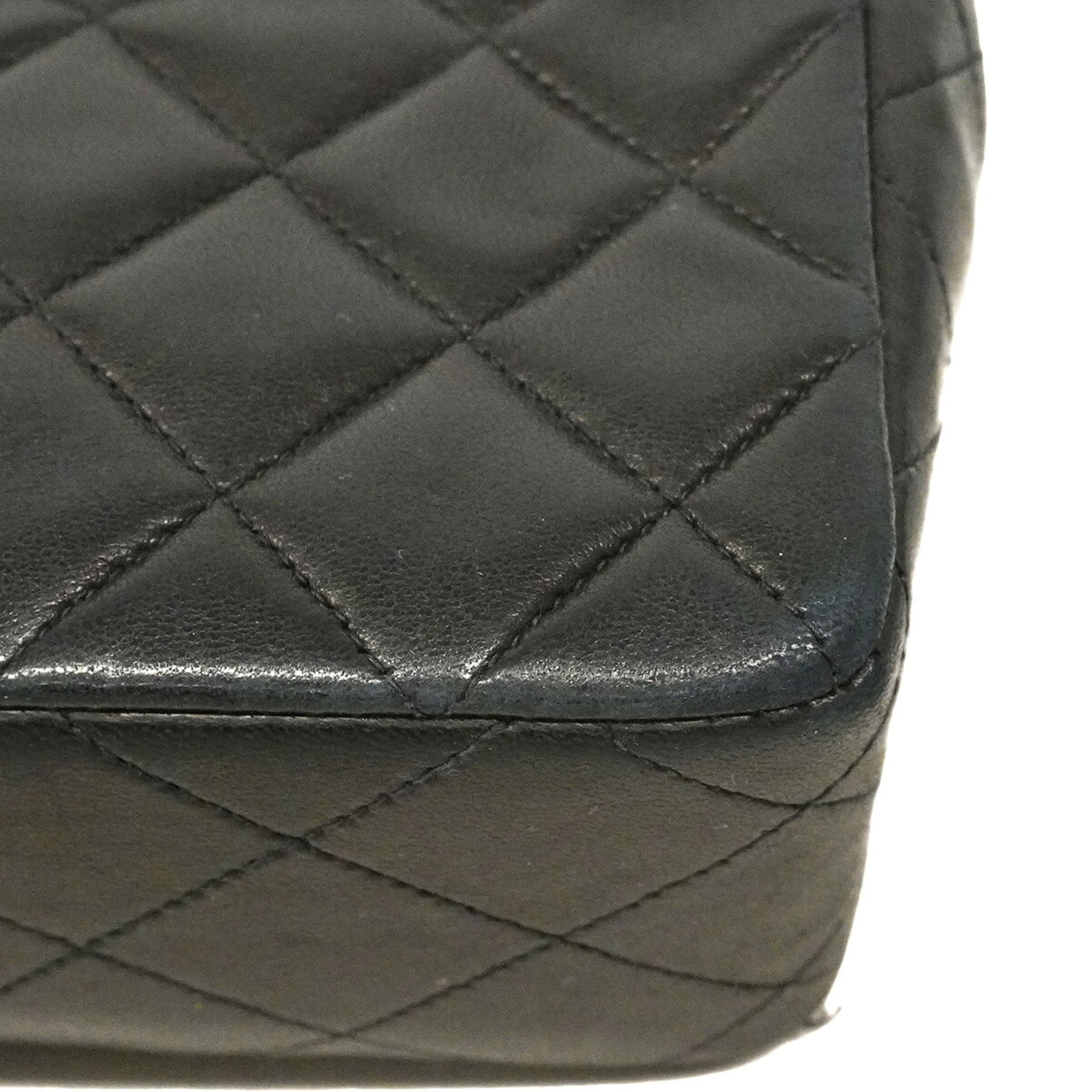 Chanel Black Leather Shoulder Bag (Pre-Owned)