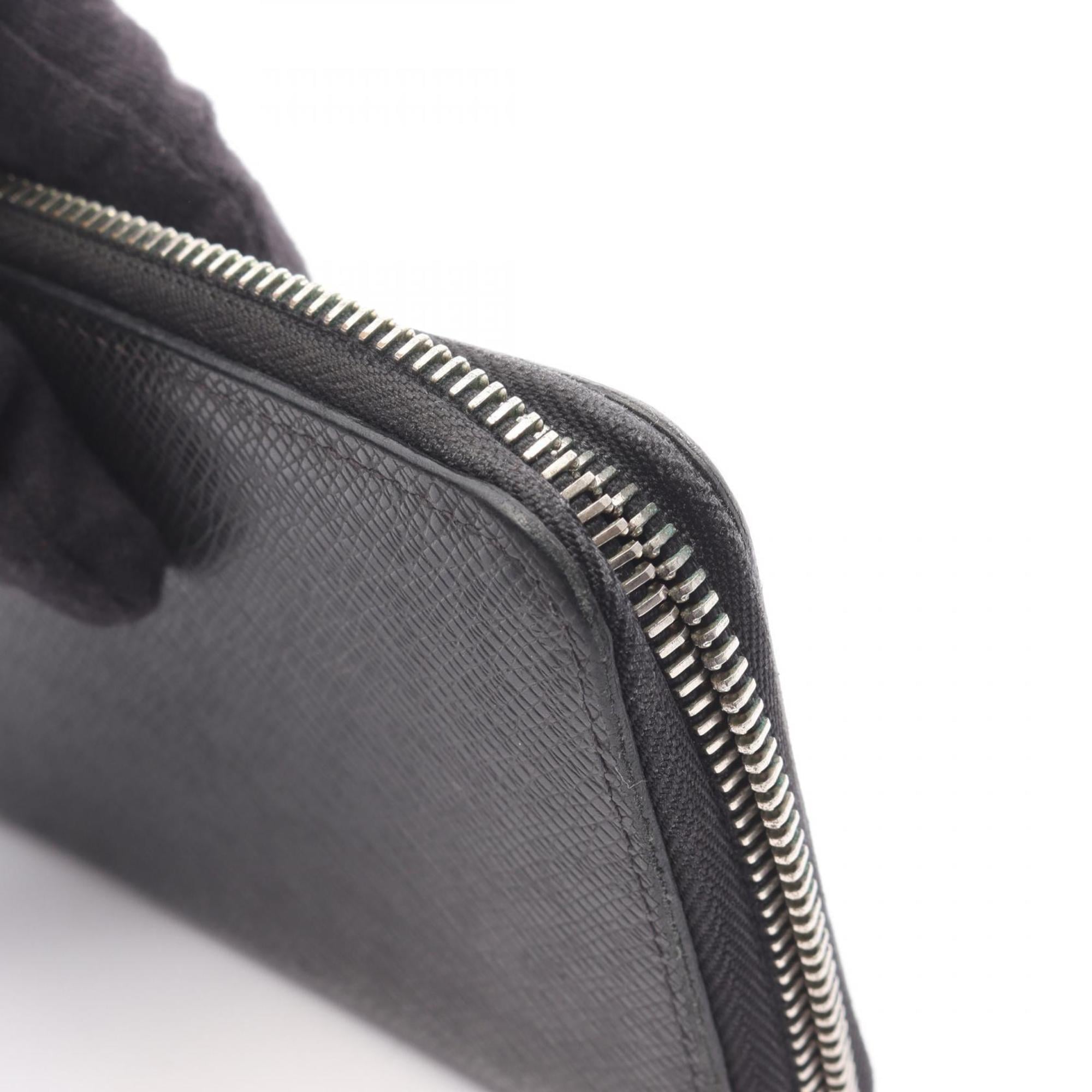 Louis Vuitton Taiga Black Taiga Leather Long Wallet (Bi-Fold) (Pre-Owned)