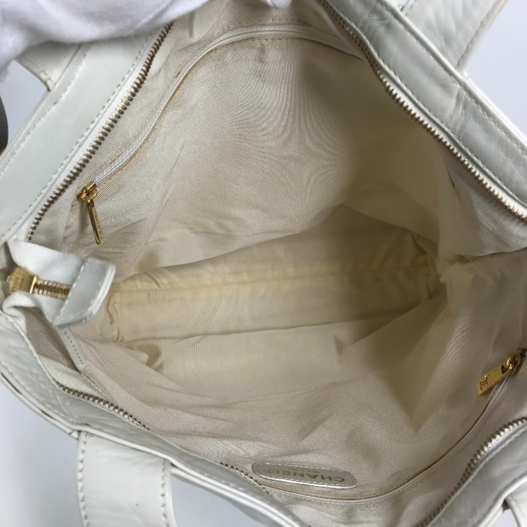 Chanel White Leather Shoulder Bag Tote Bag (Pre-Owned)