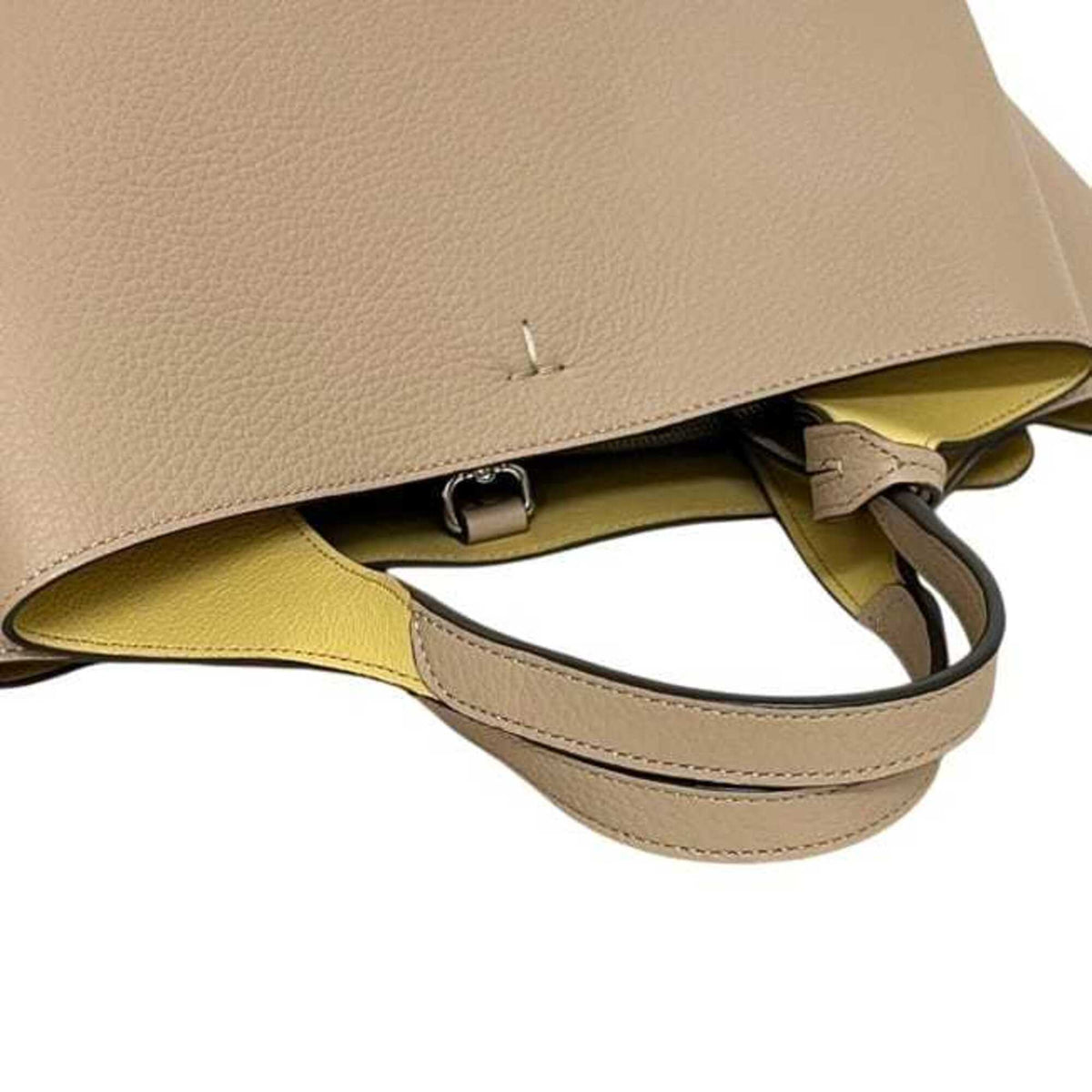 Tod's Beige Yellow Leather Handbag (Pre-Owned)