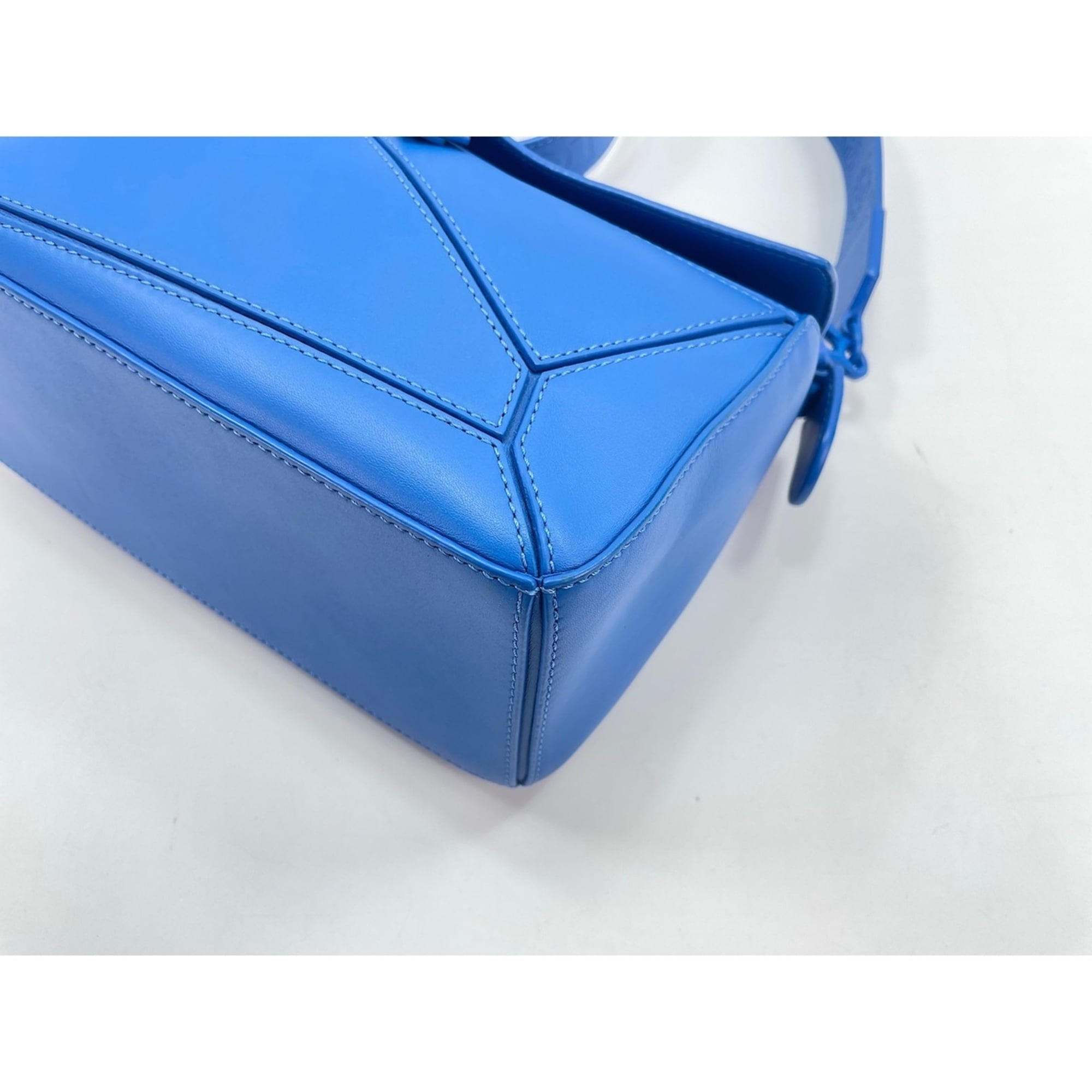 Loewe Blue Shoulder Bag (Pre-Owned)