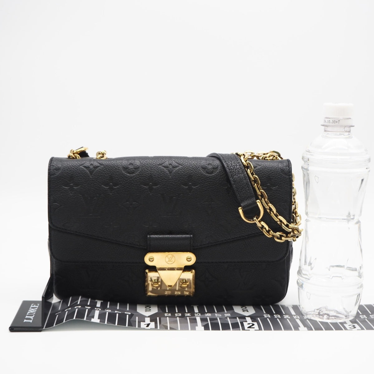 Louis Vuitton Black Leather Shoulder Bag (Pre-Owned)