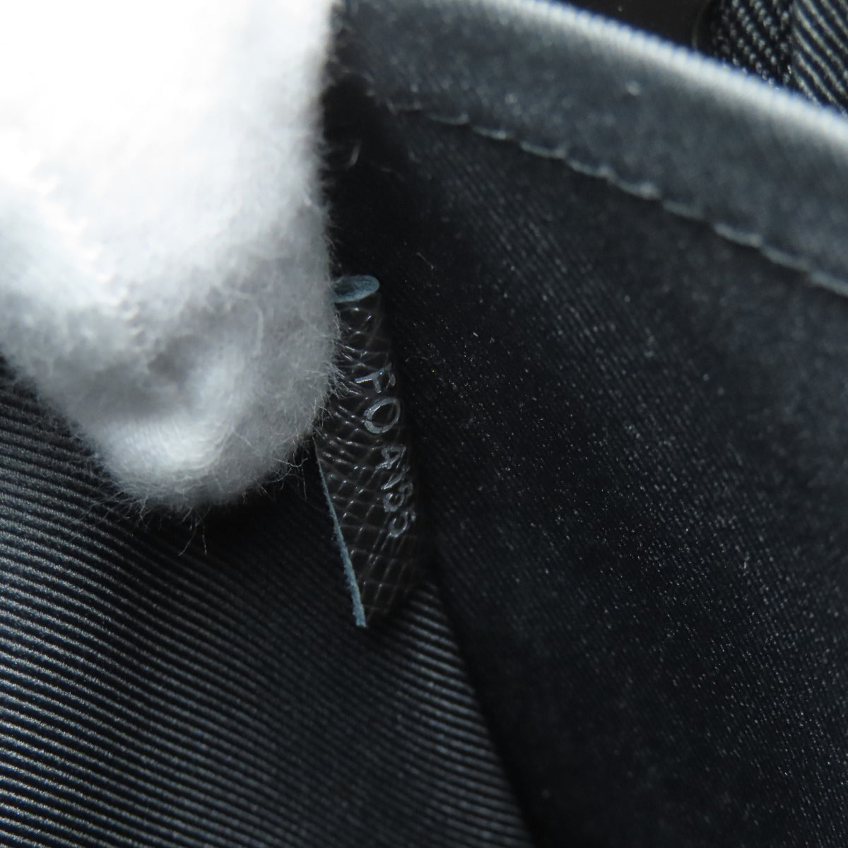 Louis Vuitton Gray Taiga Leather Shoulder Bag (Pre-Owned)