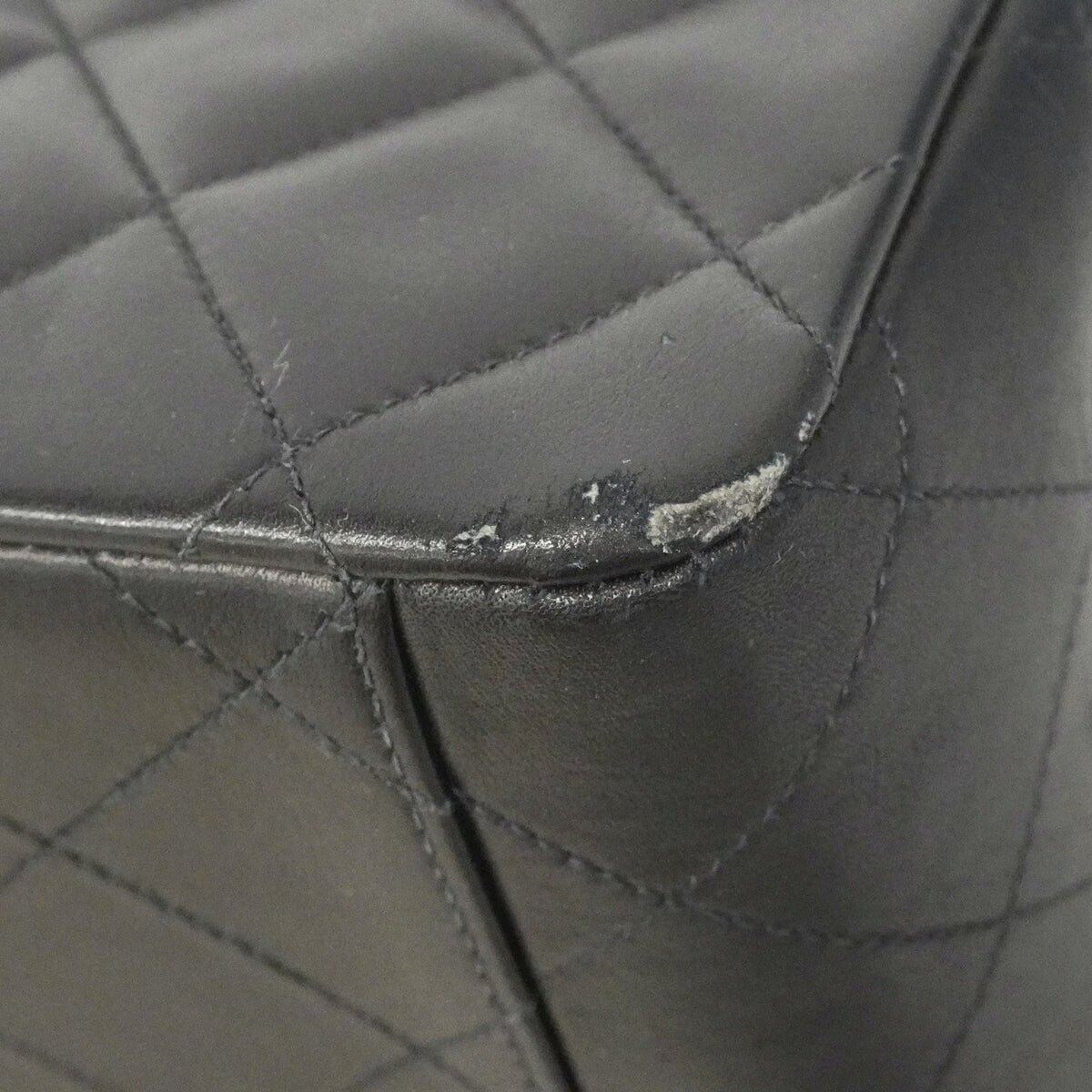 Chanel Black Leather Shoulder Bag (Pre-Owned)