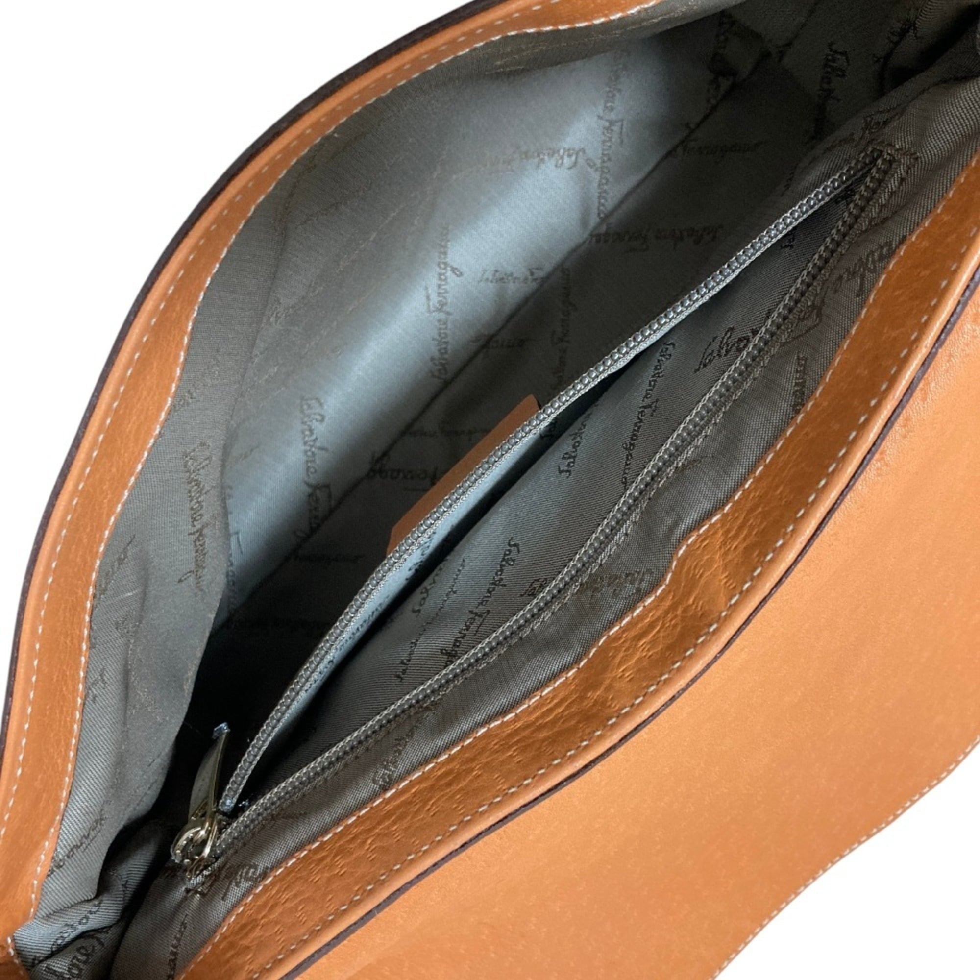 Salvatore Ferragamo Gancini Orange Leather Shoulder Bag (Pre-Owned)