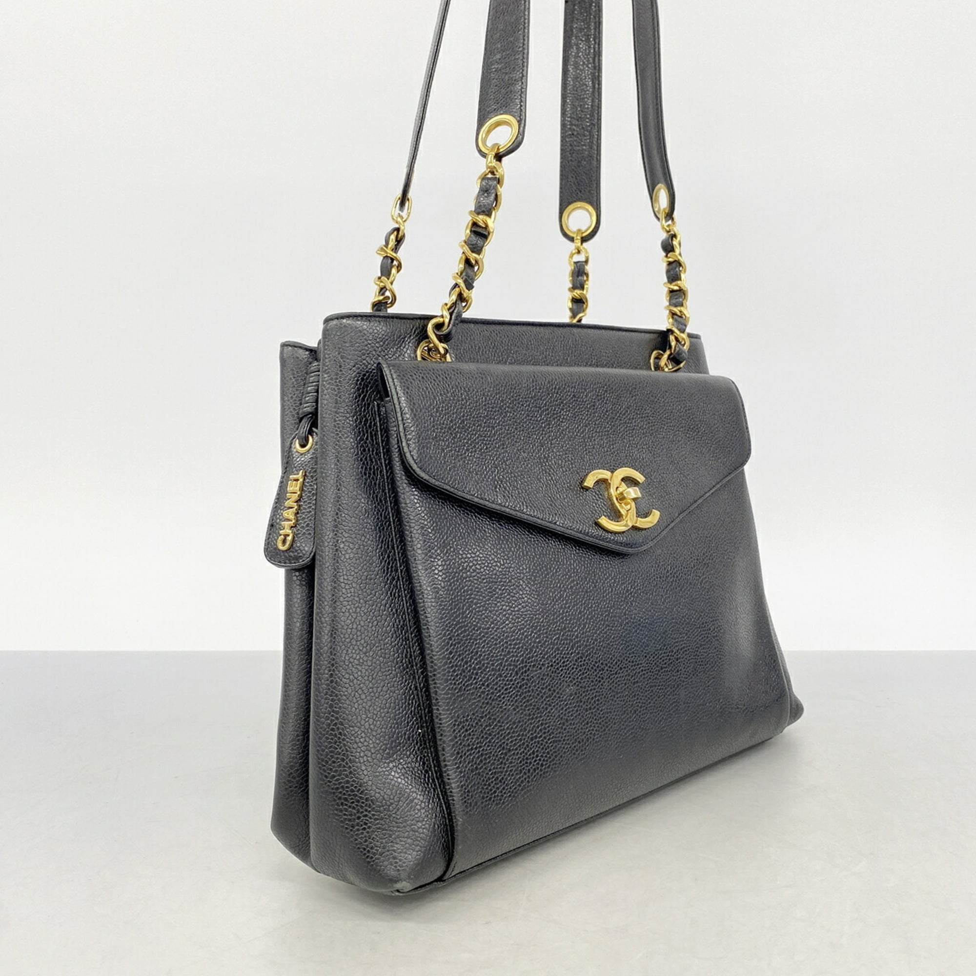 Chanel Black Grained Calfskin Shoulder Bag (Pre-Owned)