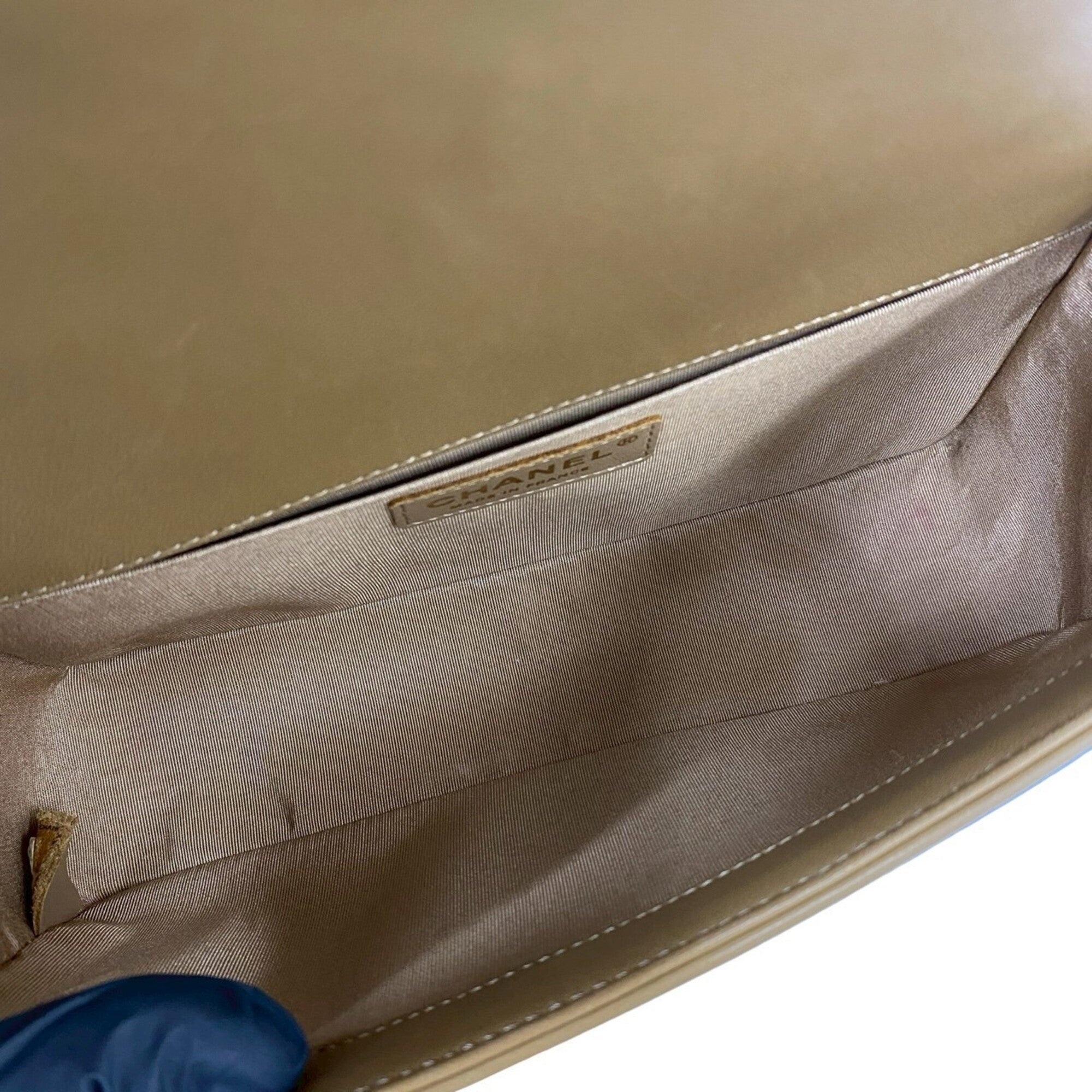Chanel Brown Leather Shoulder Bag (Pre-Owned)