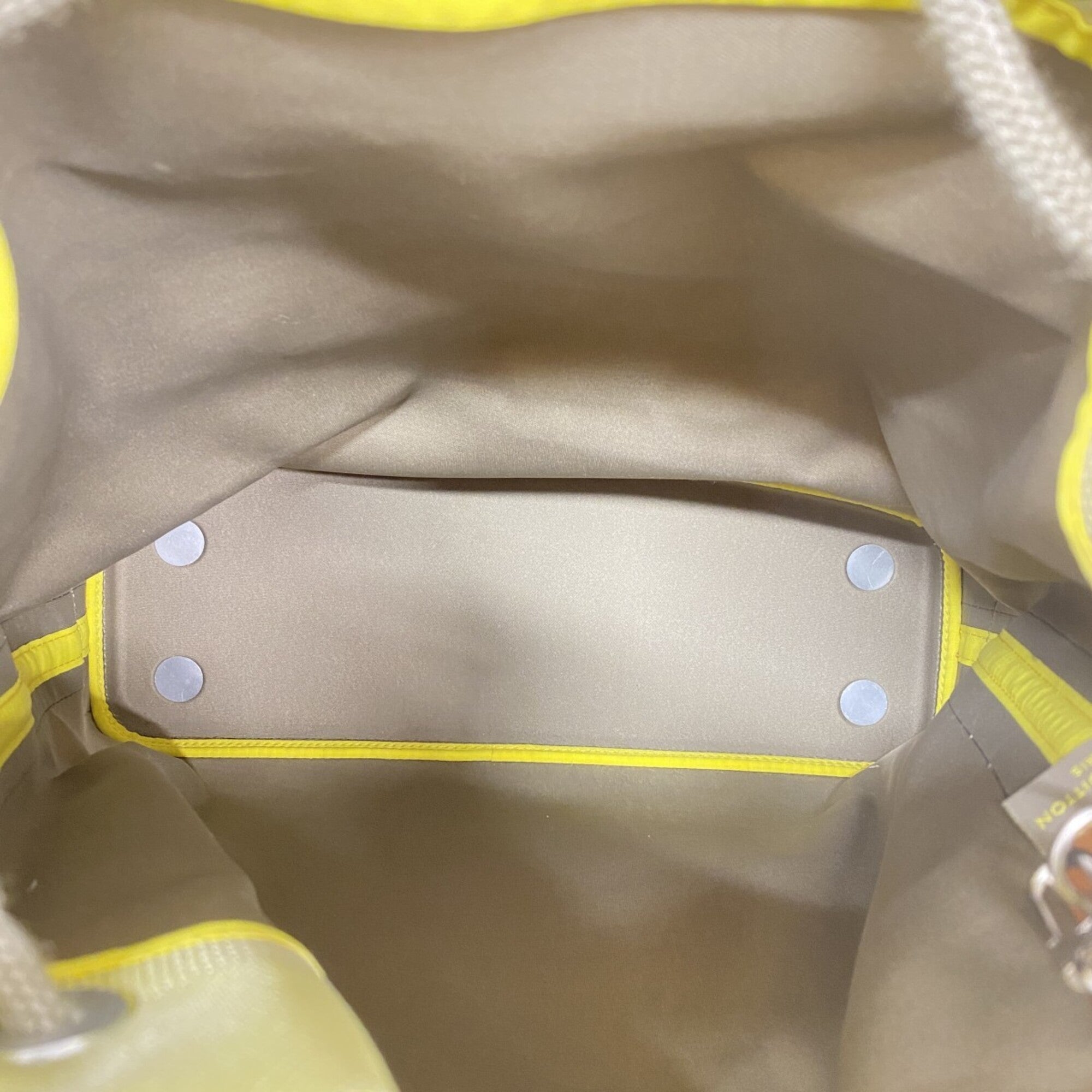 Louis Vuitton Light Green Shoulder Bag (Pre-Owned)