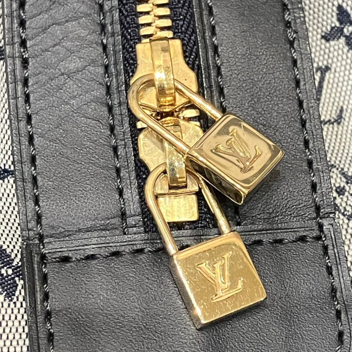 Louis Vuitton Gray Monogram Canvas Handbag (Pre-Owned)