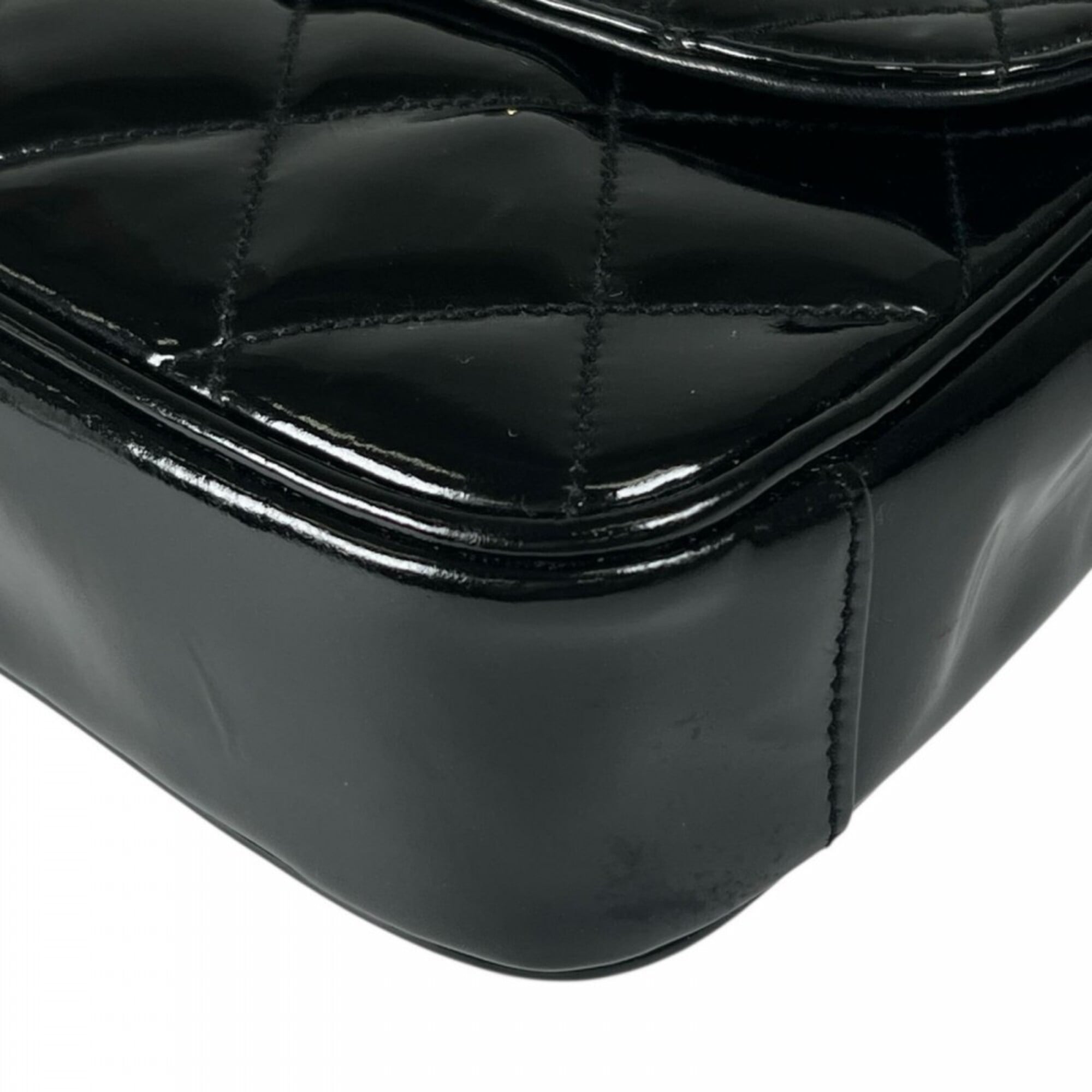 Chanel Matelasse Black Leather Shoulder Bag (Pre-Owned)