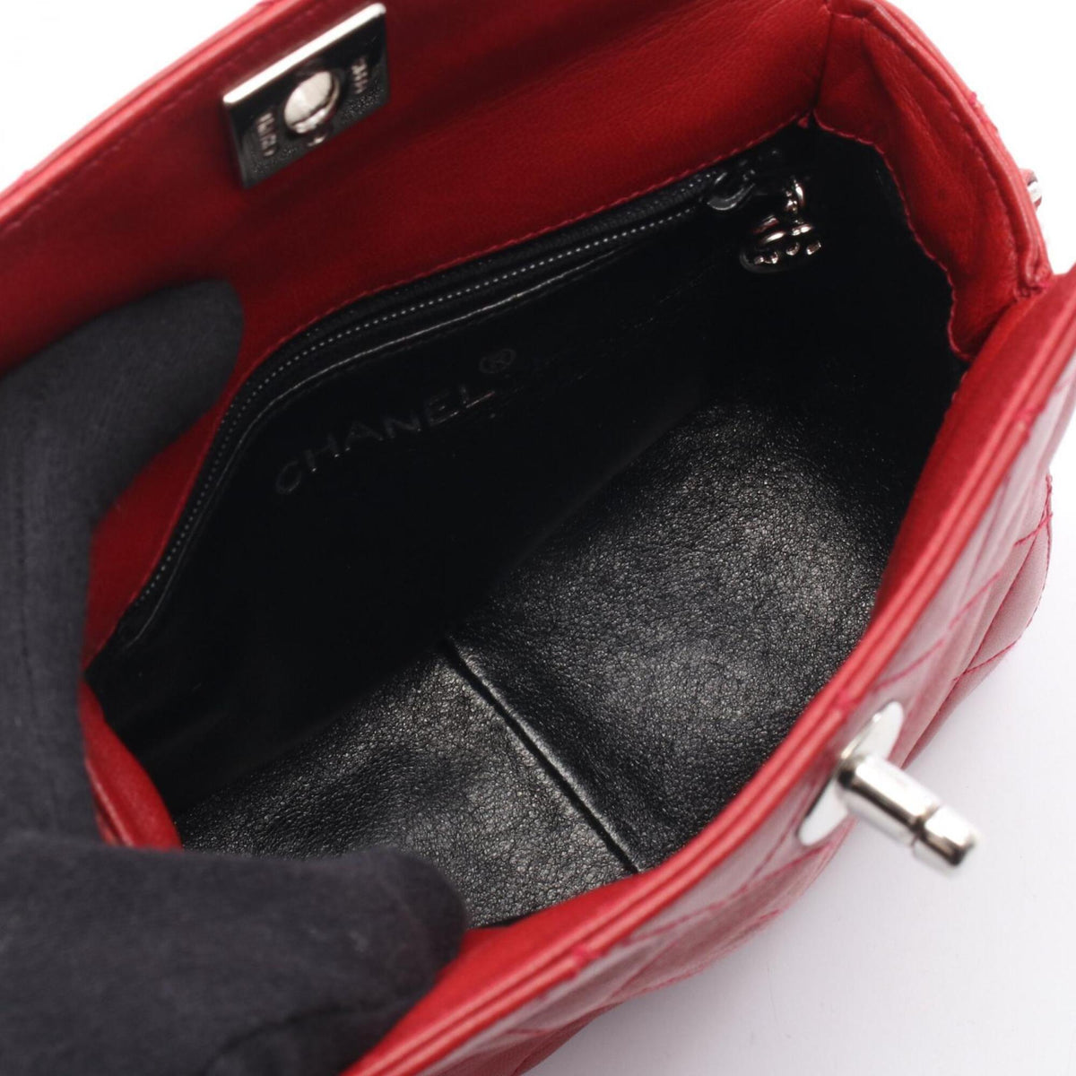 Chanel Red Color Leather Handbag (Pre-Owned)