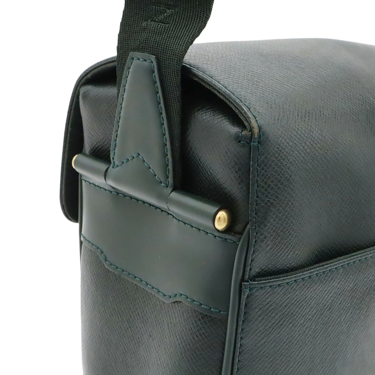 Louis Vuitton Episea Green Taiga Leather Shoulder Bag (Pre-Owned)