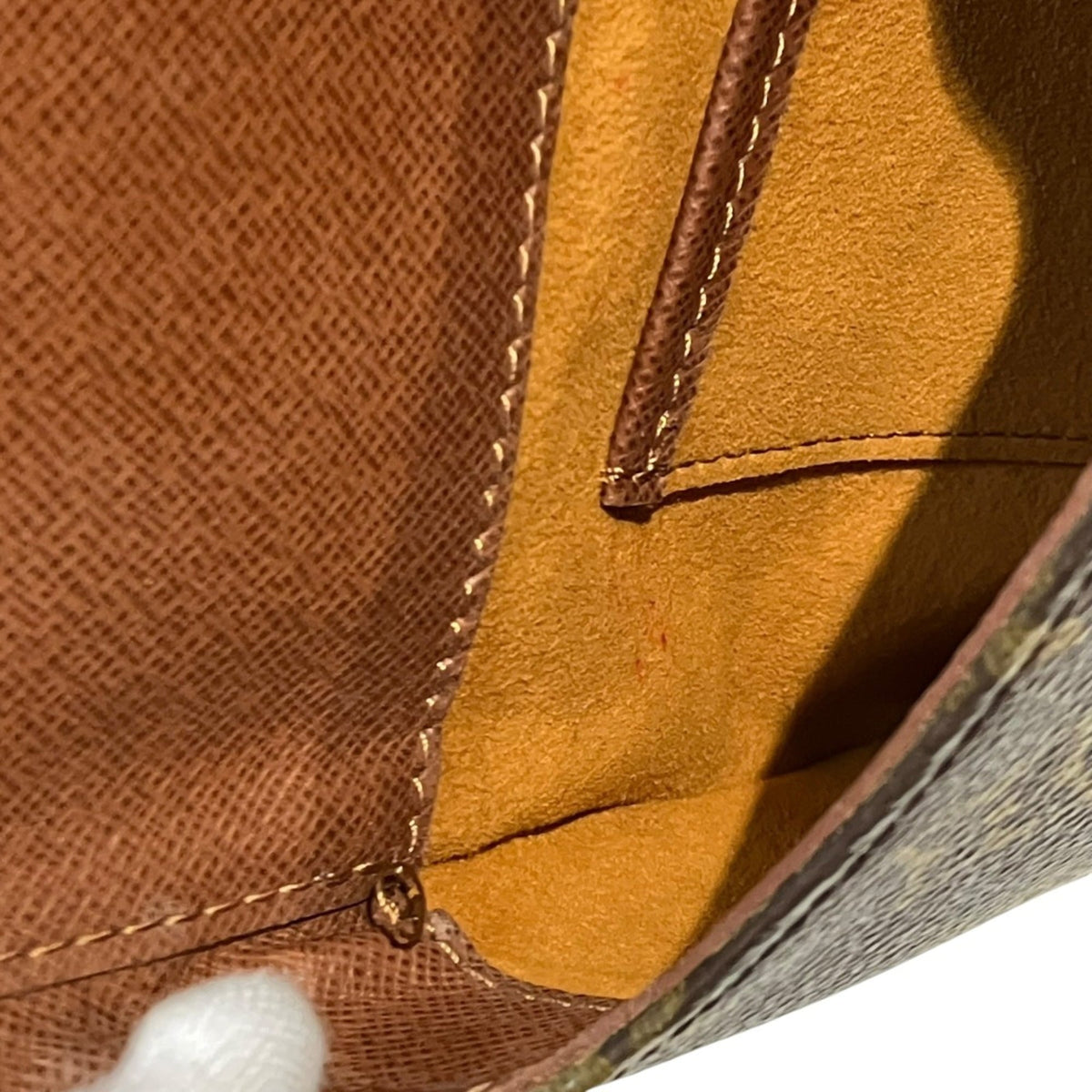 Louis Vuitton Brown Shoulder Bag (Pre-Owned)