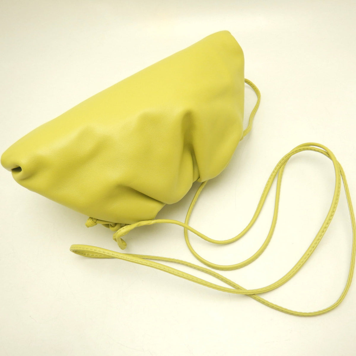 Bottega Veneta Gold Leather Pouch Shoulder Bag (Pre-Owned)