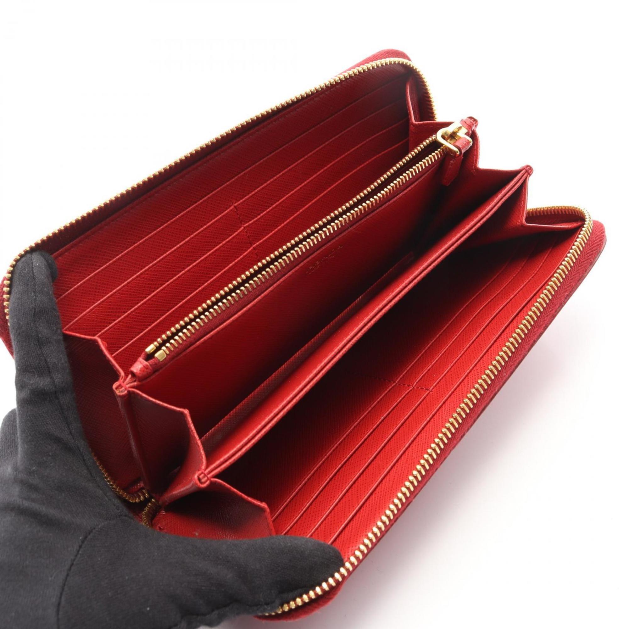 Prada Red Color Leather Long Wallet (Bi-Fold) (Pre-Owned)