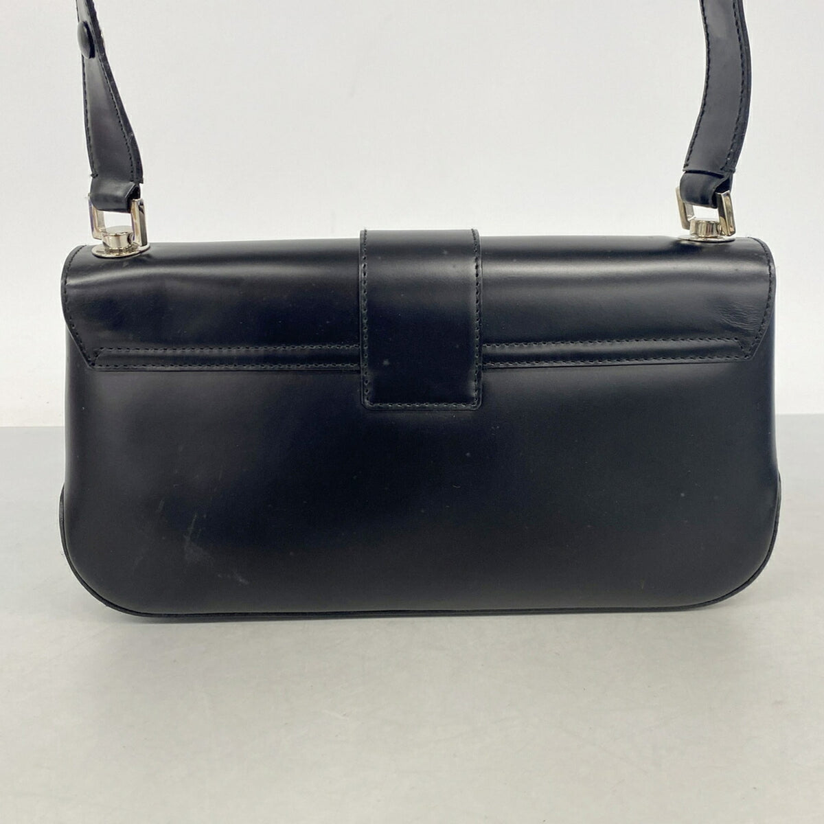 Salvatore Ferragamo Black Leather Shoulder Bag (Pre-Owned)