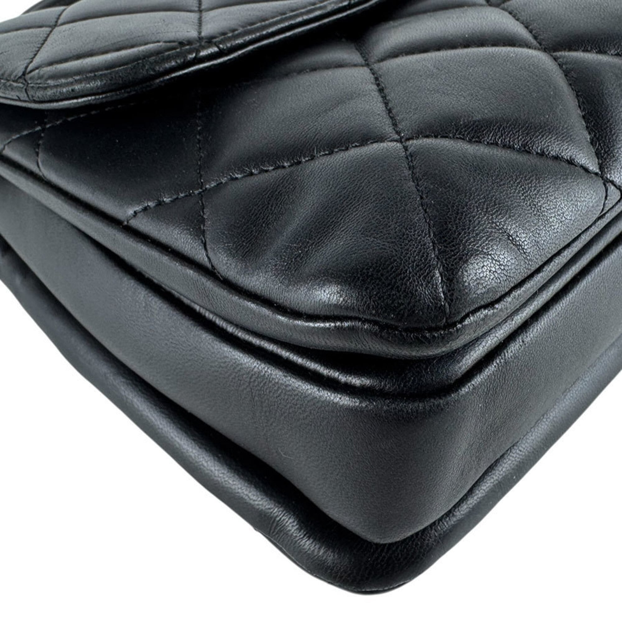 Chanel Black Leather Handbag Shoulder Bag (Pre-Owned)