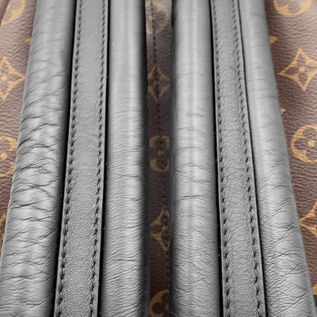 Louis Vuitton Noir Monogram Handbag (Pre-Owned)