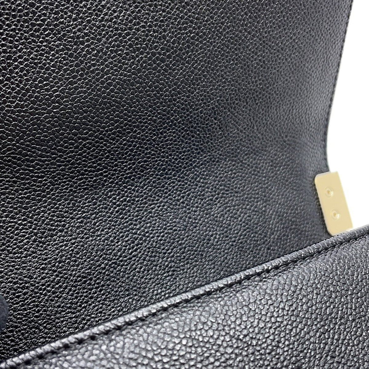 Chanel Boy Chanel Black Grained Calfskin Handbag Shoulder Bag (Pre-Owned)