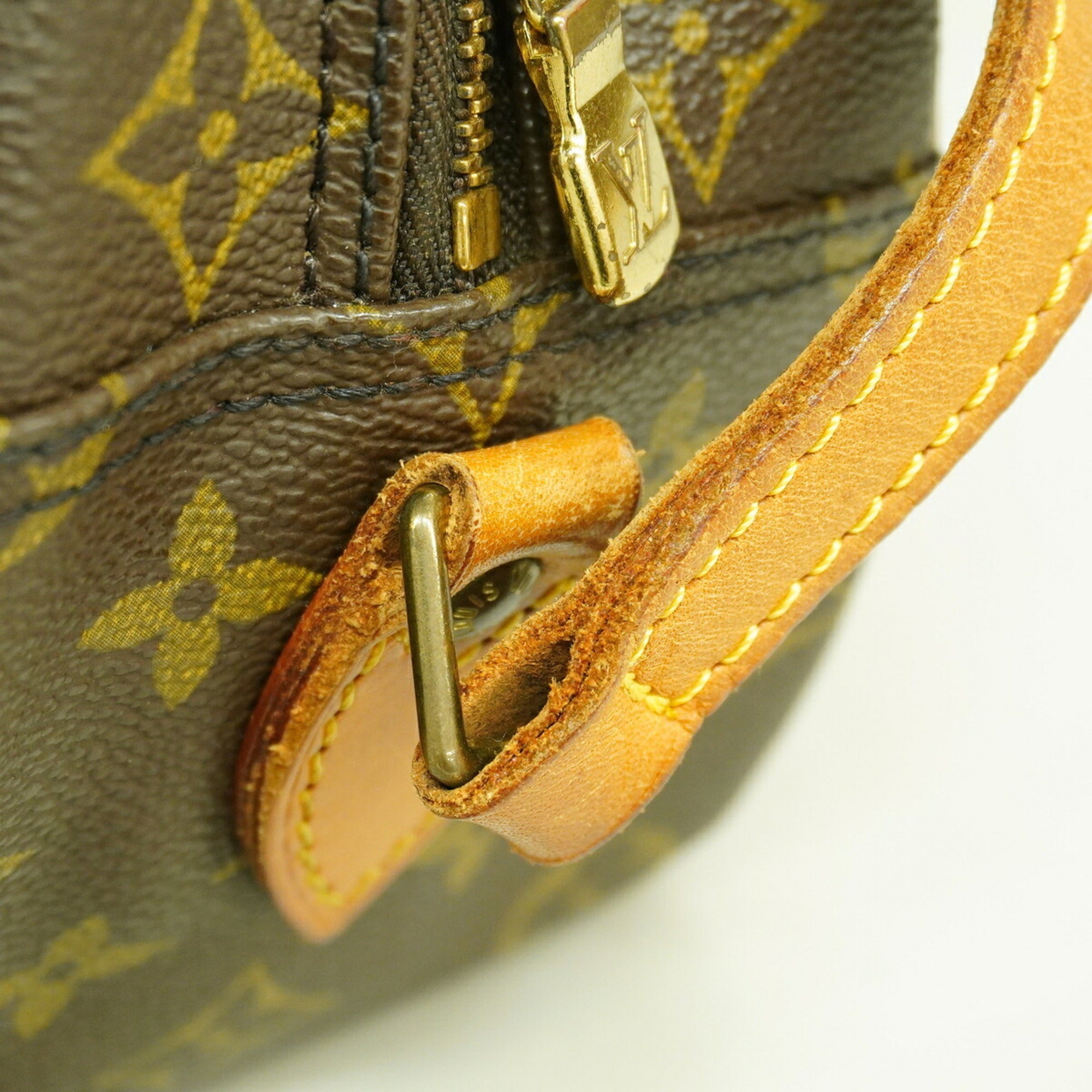 Louis Vuitton Brown Shoulder Bag (Pre-Owned)