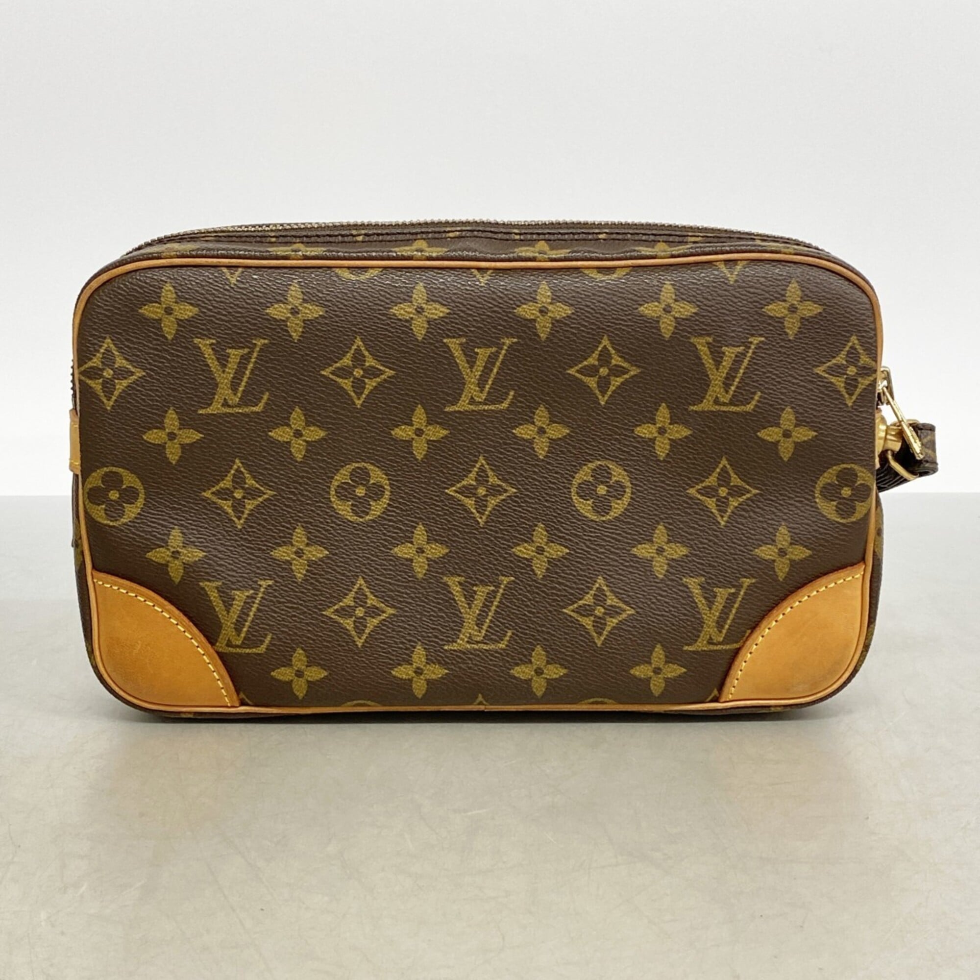 Louis Vuitton Brown Clutch Bag (Pre-Owned)