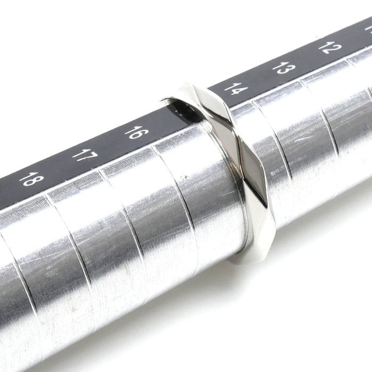 Boucheron Platinum 950 Band Ring (Pre-Owned)