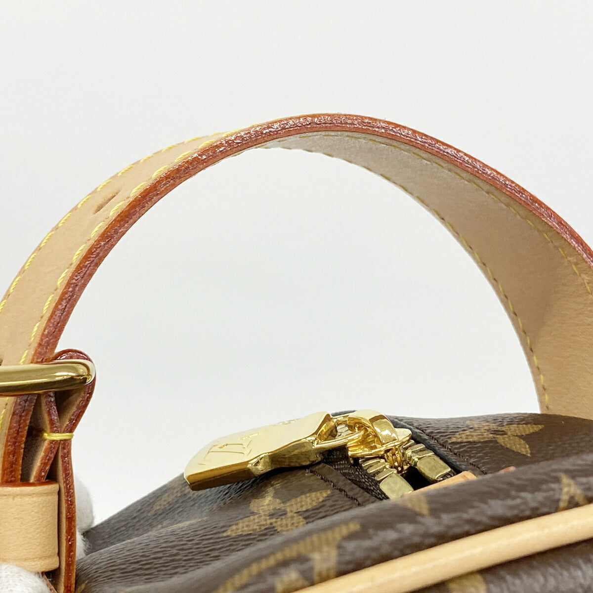 Louis Vuitton Brown Clutch Bag (Pre-Owned)