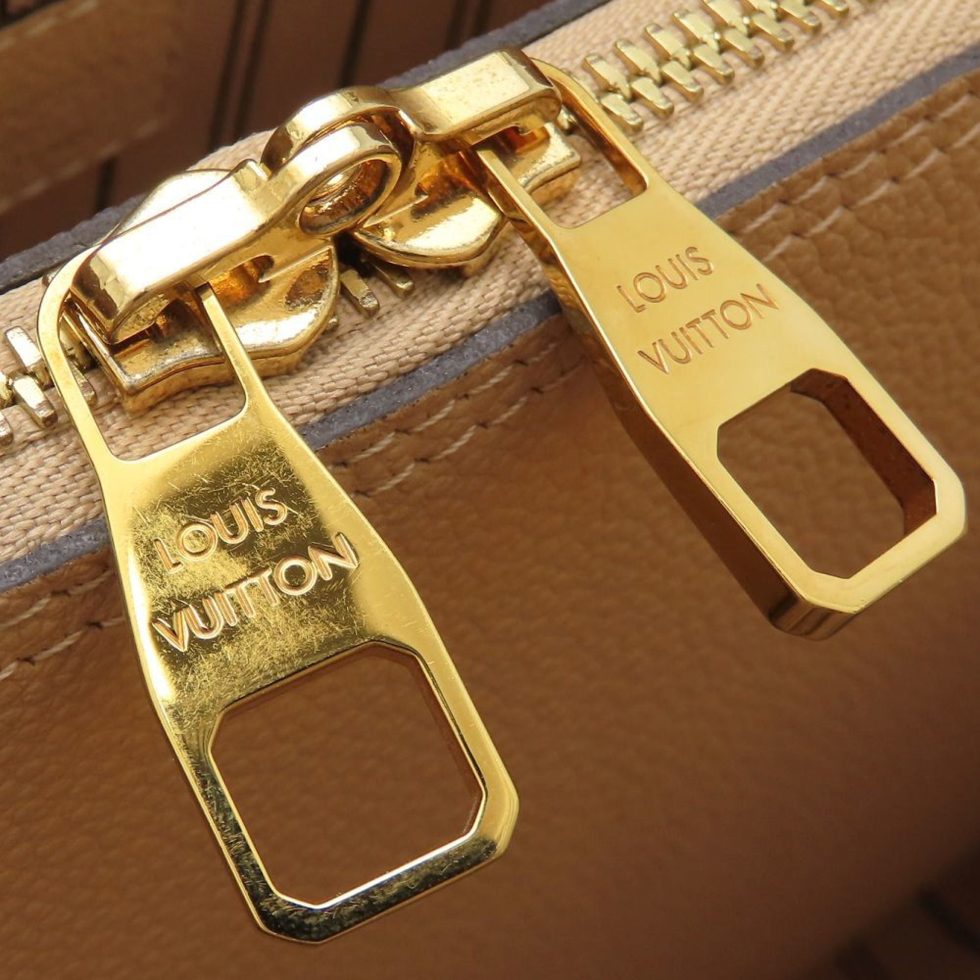Louis Vuitton Dune Leather Handbag (Pre-Owned)