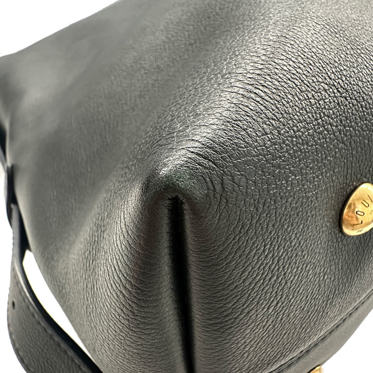 Louis Vuitton Noir Leather Handbag Shoulder Bag (Pre-Owned)
