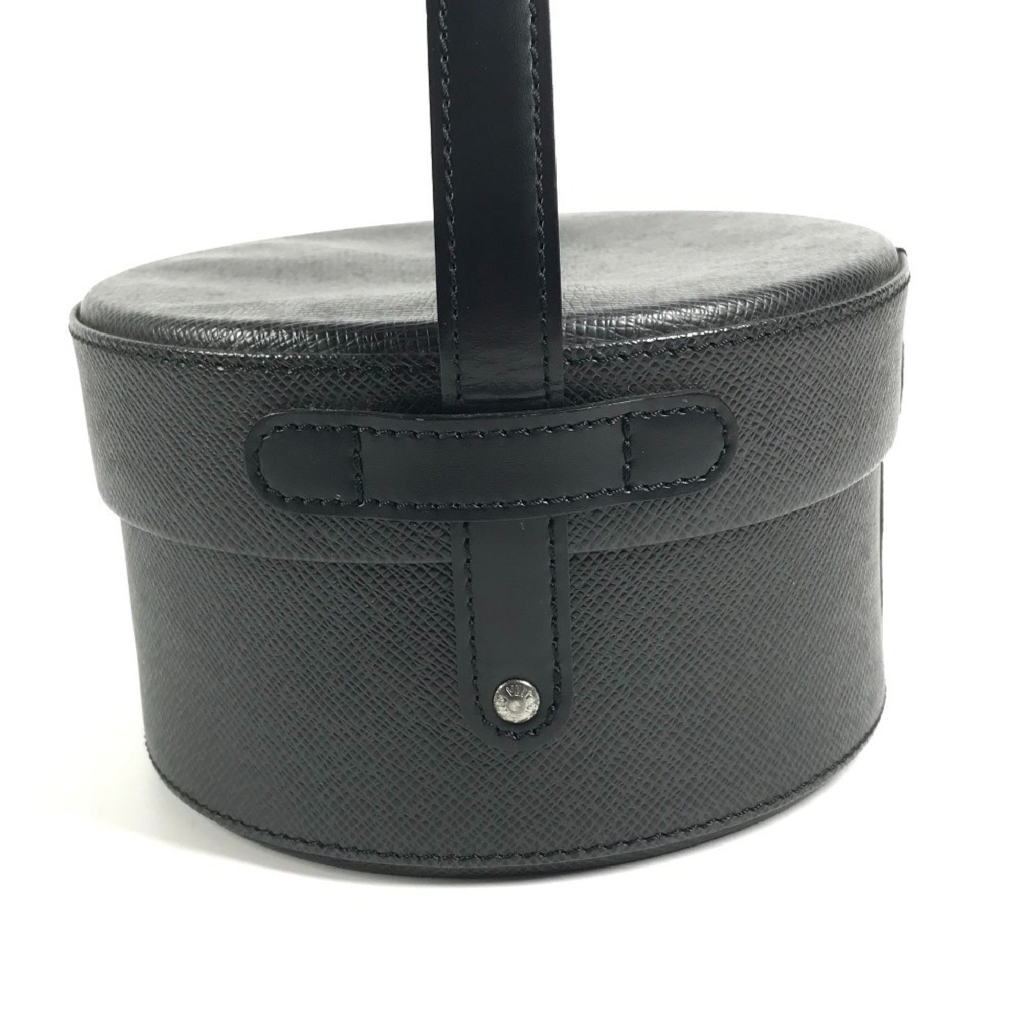 Louis Vuitton Black Taiga Leather Leather Handbag (Pre-Owned)